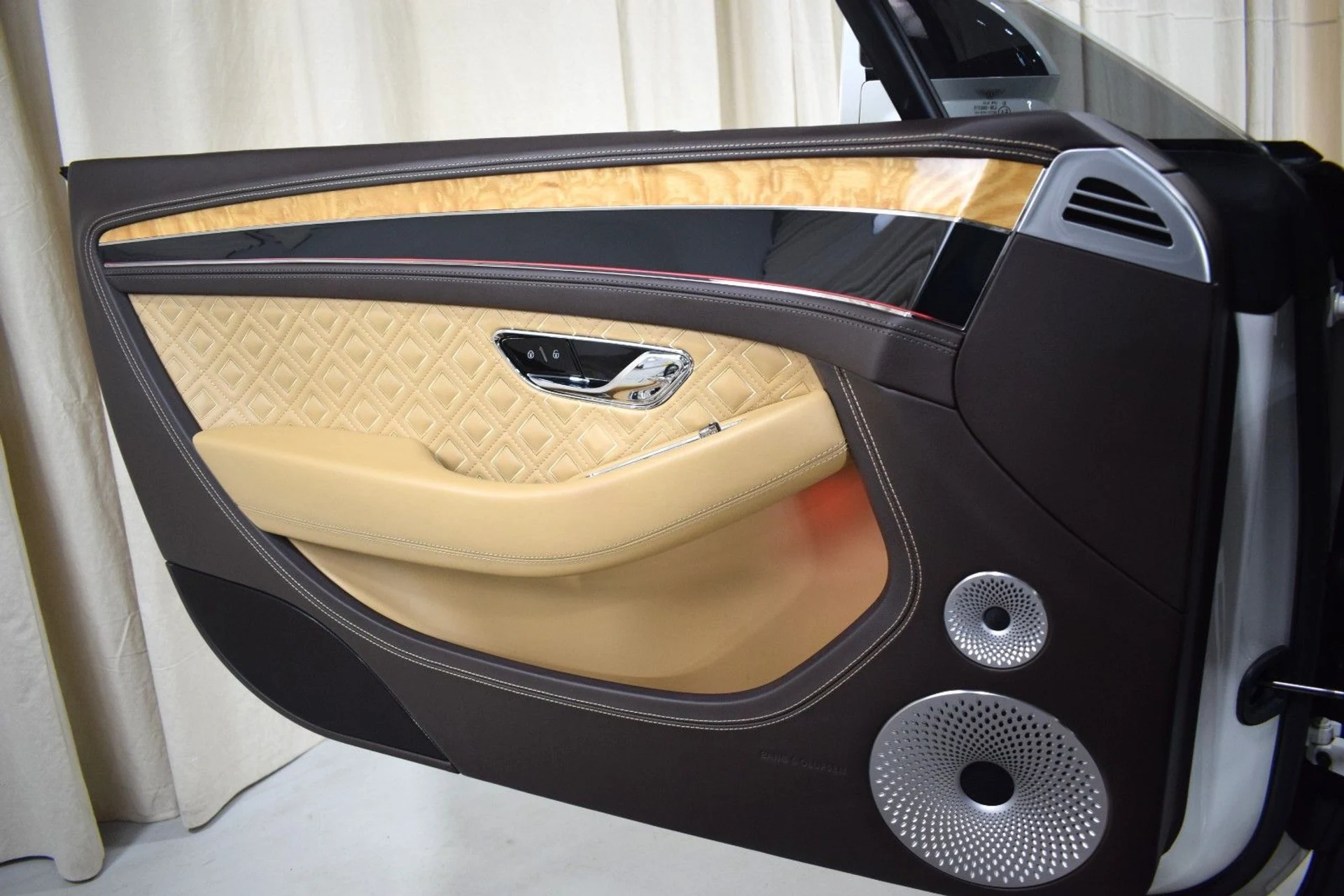 mph034_3405563897_e5f81d6686a8a30a0d25337368a4a91ax_e1ea8bc613