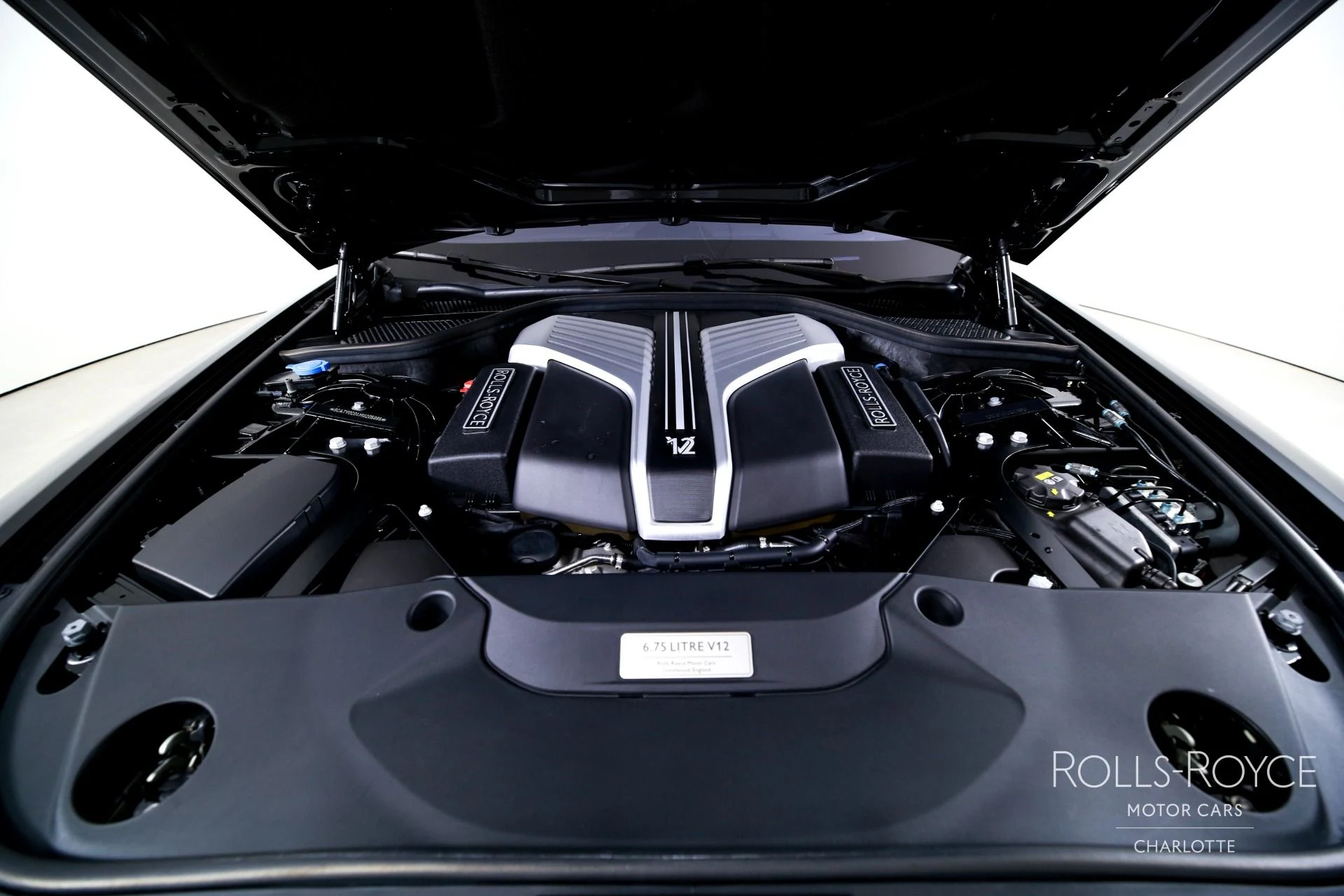 mph034_3406556352_Used_2021_Rolls_Royce_Ghost_1760810069_83beaa203d
