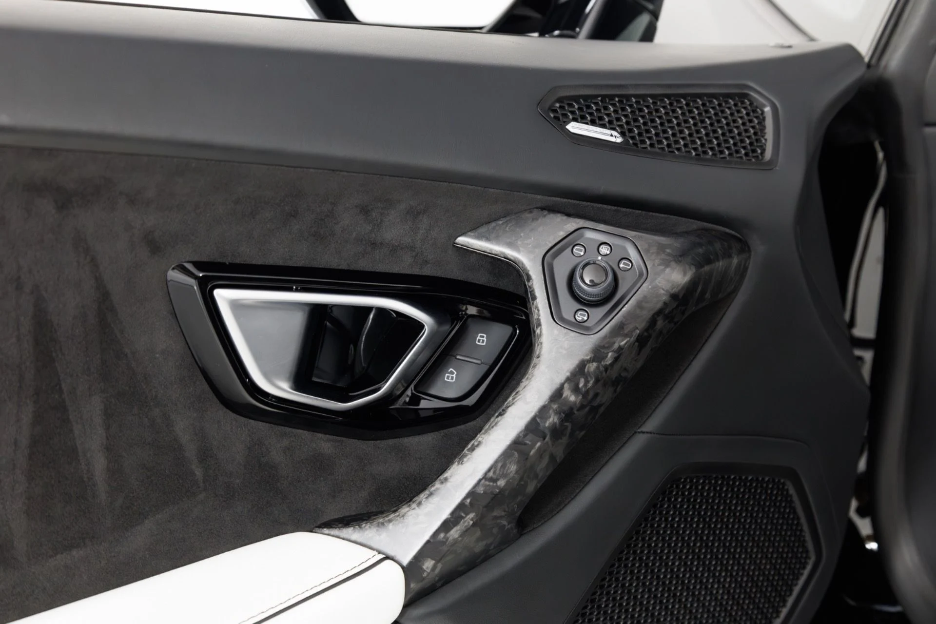 mph034_3419335503_Used_2021_Lamborghini_Huracan_EVO_1784066646_ca8b85d232