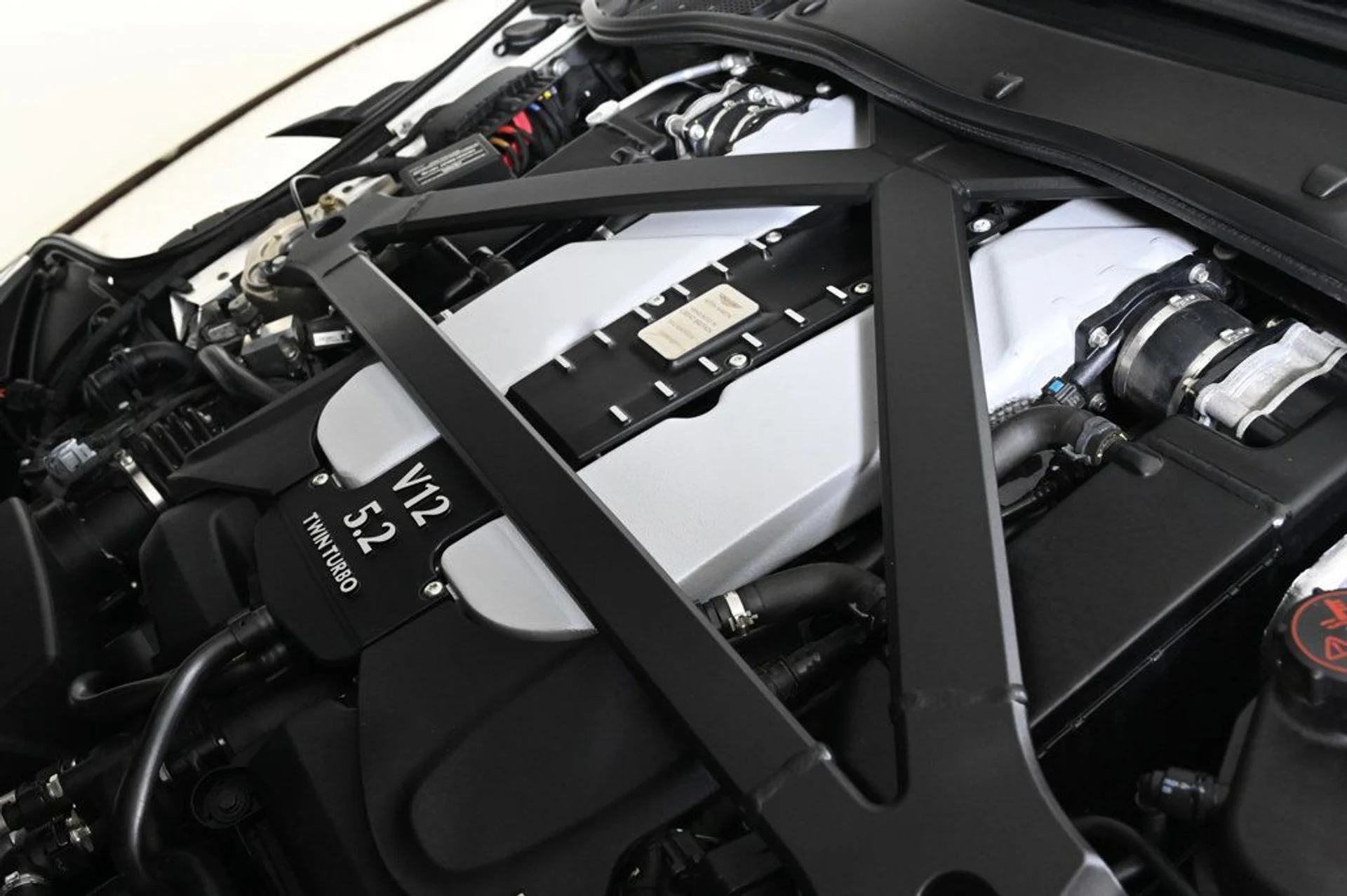 mph034_342381451_used_2021_aston_martin_dbs_superleggera_11350_22941074_34_1024_e2f82040d3