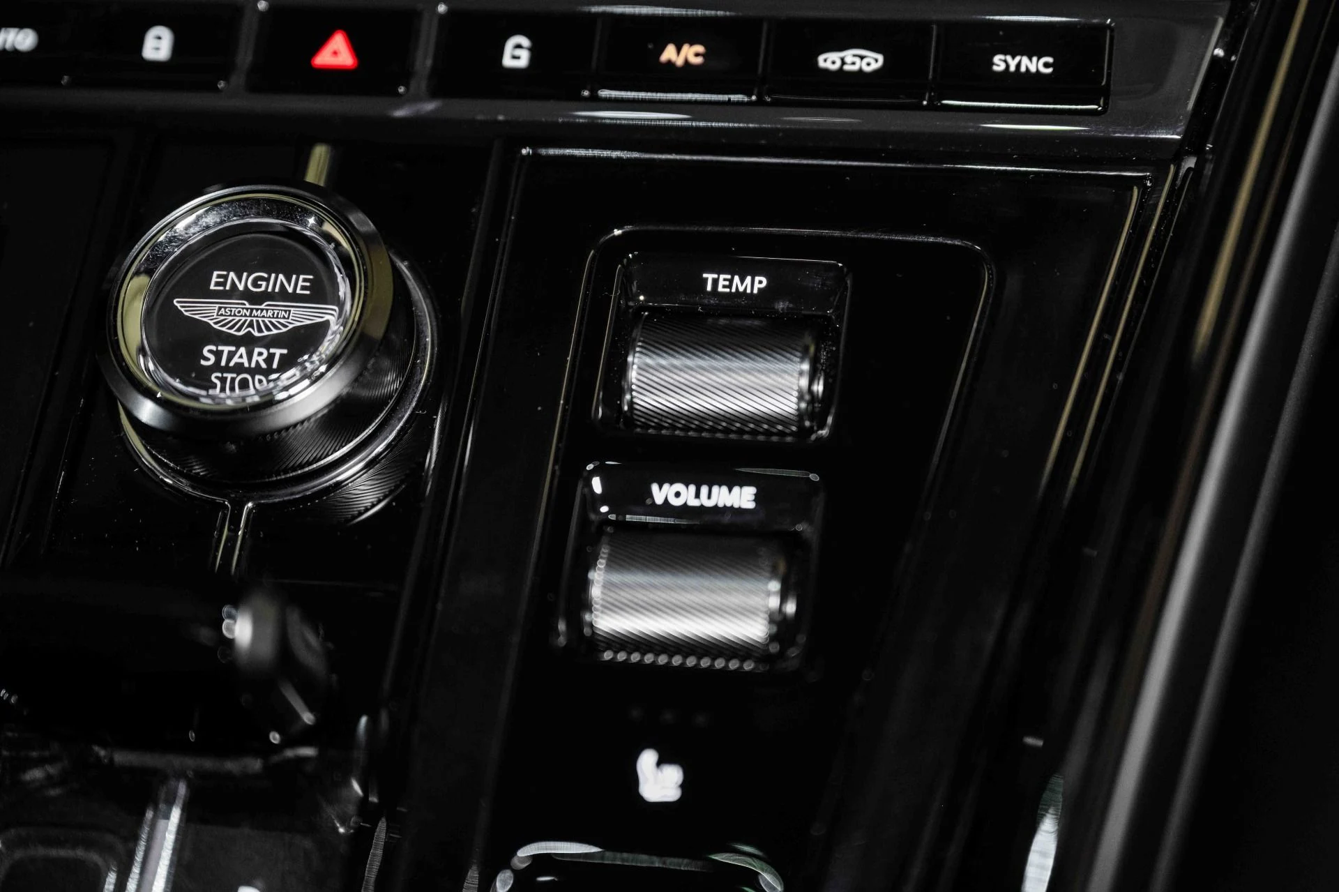 mph034_3428864694_Used_2025_Aston_Martin_DB_12_Coupe_1724764184_9969a13da8