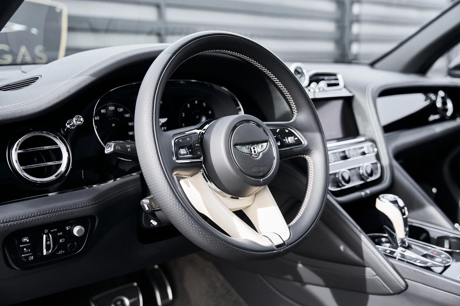 mph034_3440855511_Used_2023_Bentley_Bentayga_EWB_Azure_1769048646_bbd0cc0a5b