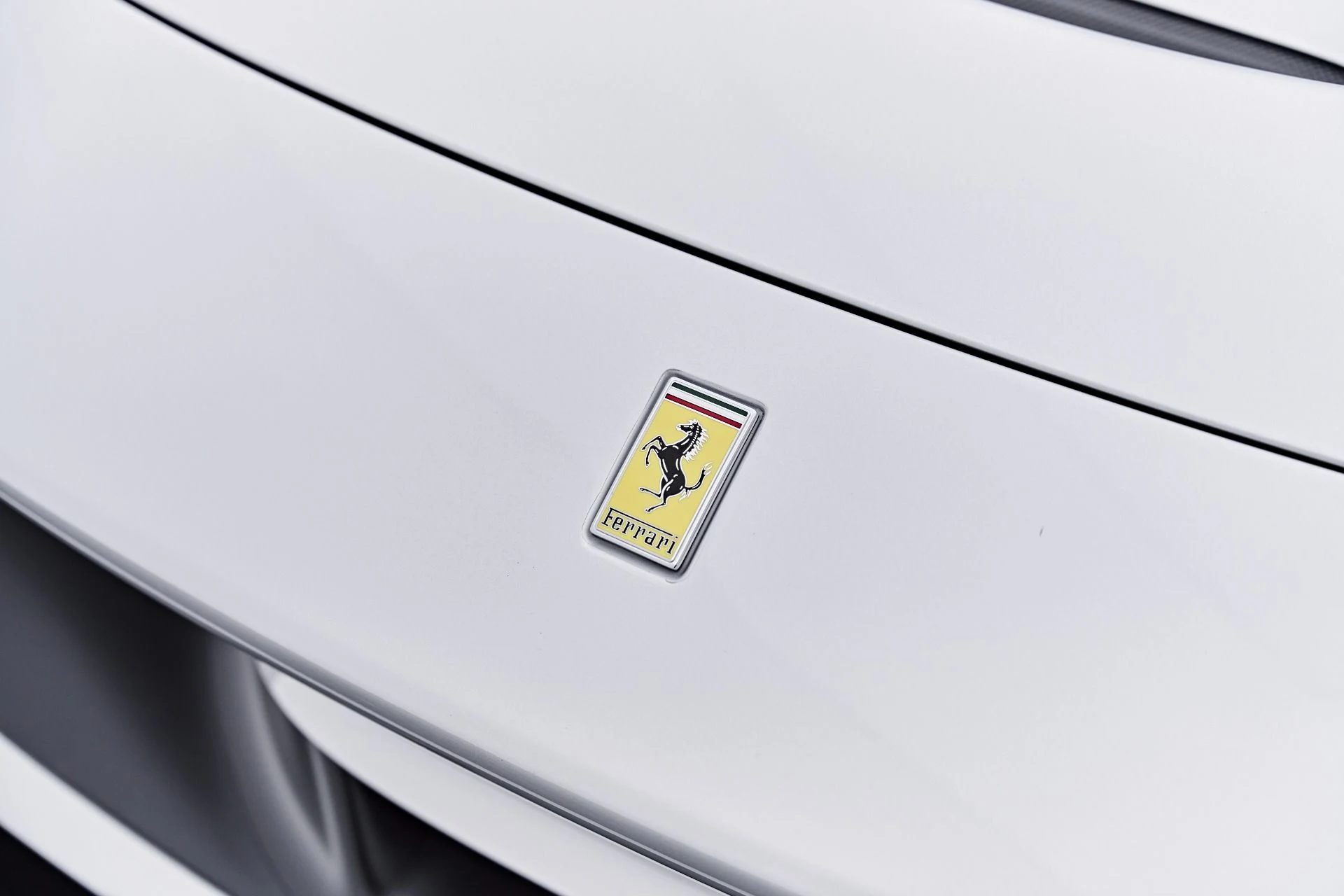 mph034_3458491912_Used_2022_Ferrari_F8_Spider_Base_1785538810_e9a58682de