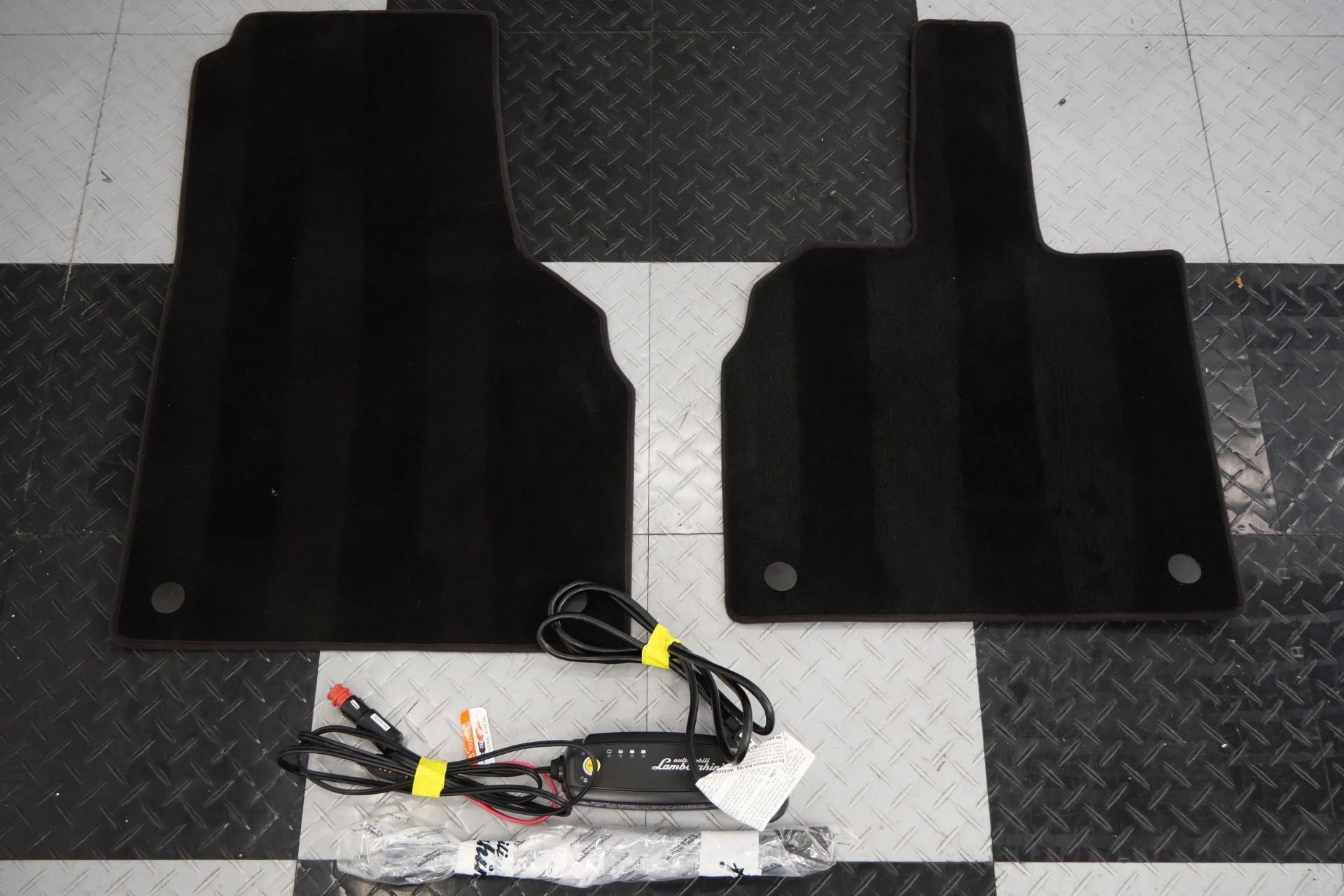 mph034_3461582193_Used_2014_Lamborghini_Aventador_LP_700_4_Beautiful_Color_Combination_Transparent_Engine_Bonnet_1774983686_b54c037bc5