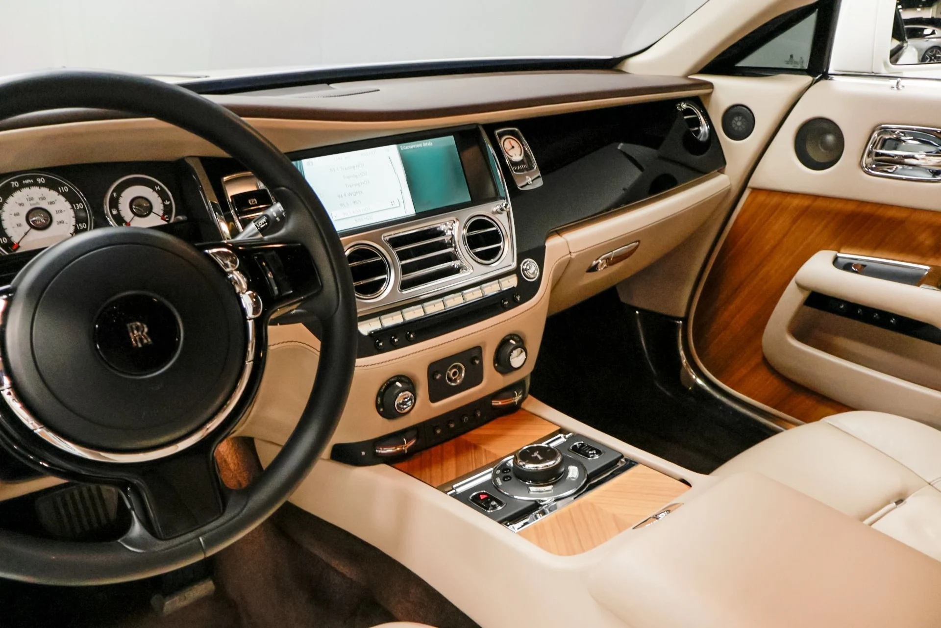 mph034_3464985593_Used_2014_Rolls_Royce_Wraith_1761229895_89bb07087c