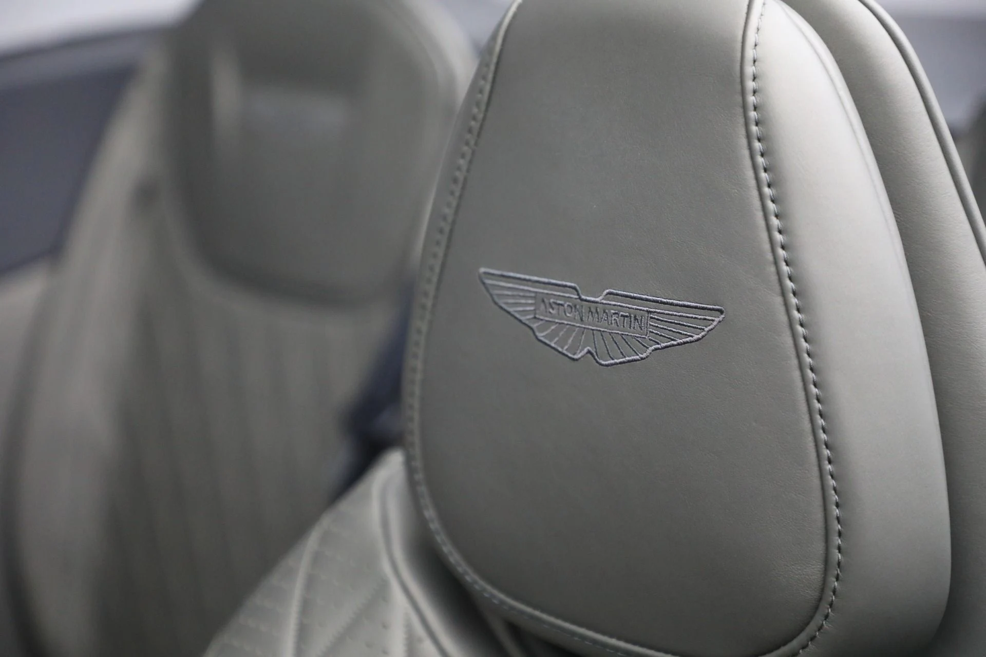 mph034_3468436702_New_2024_Aston_Martin_DB_12_Volante_433c830fb2
