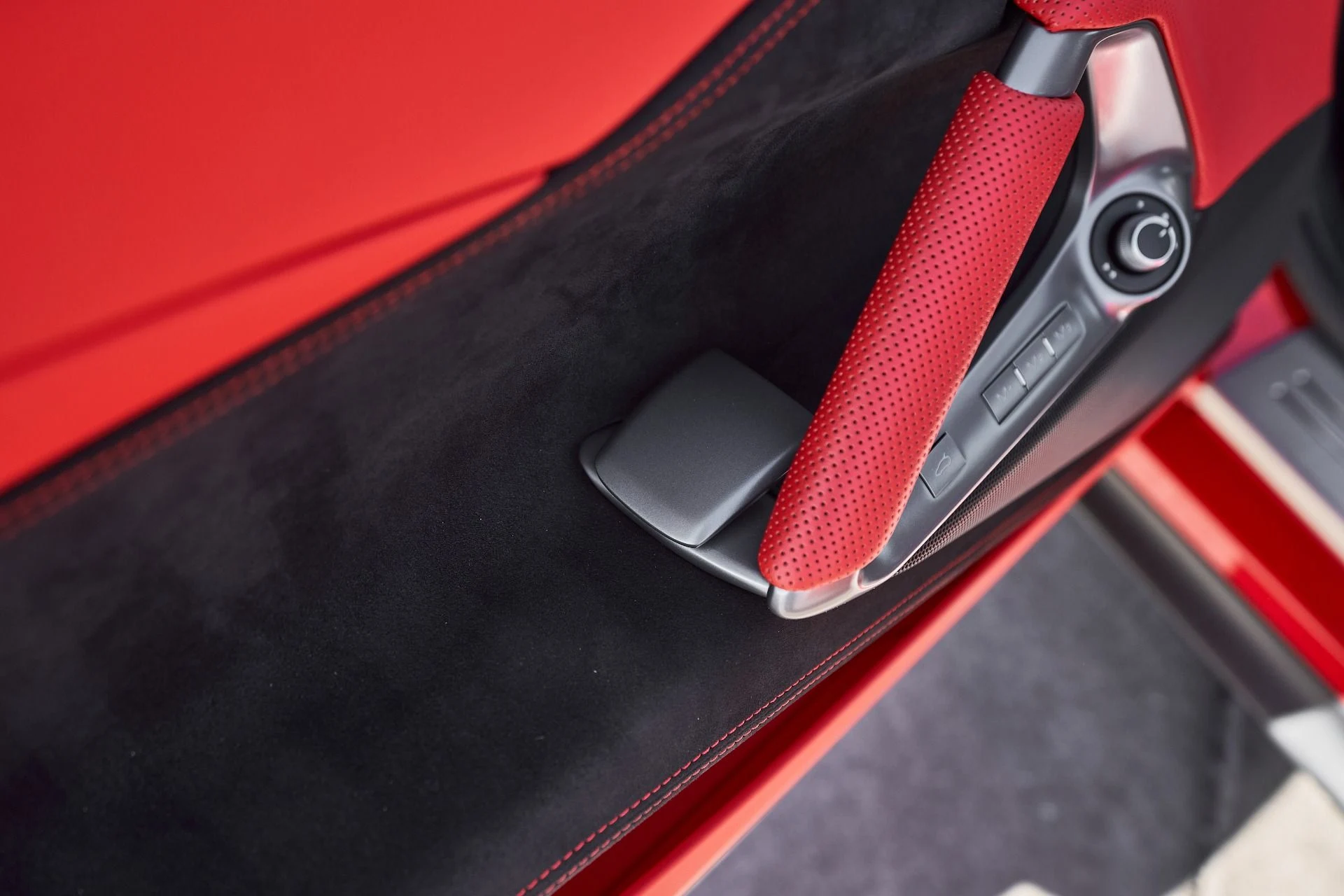 mph034_3469718511_Used_2018_Ferrari_812_Superfast_Base_1767042820_e7e4538cf2