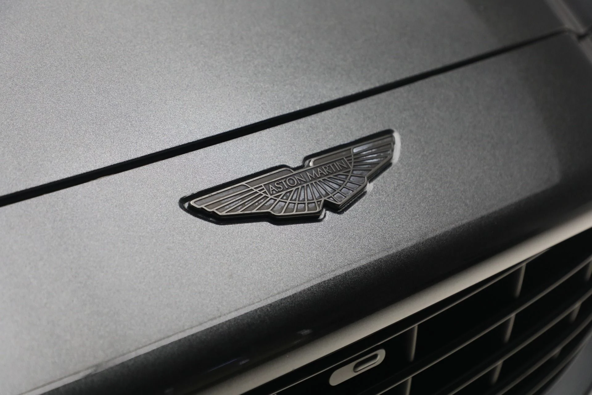 mph034_3470279409_Used_2022_Aston_Martin_DBX_1777325442_18a2d806d0