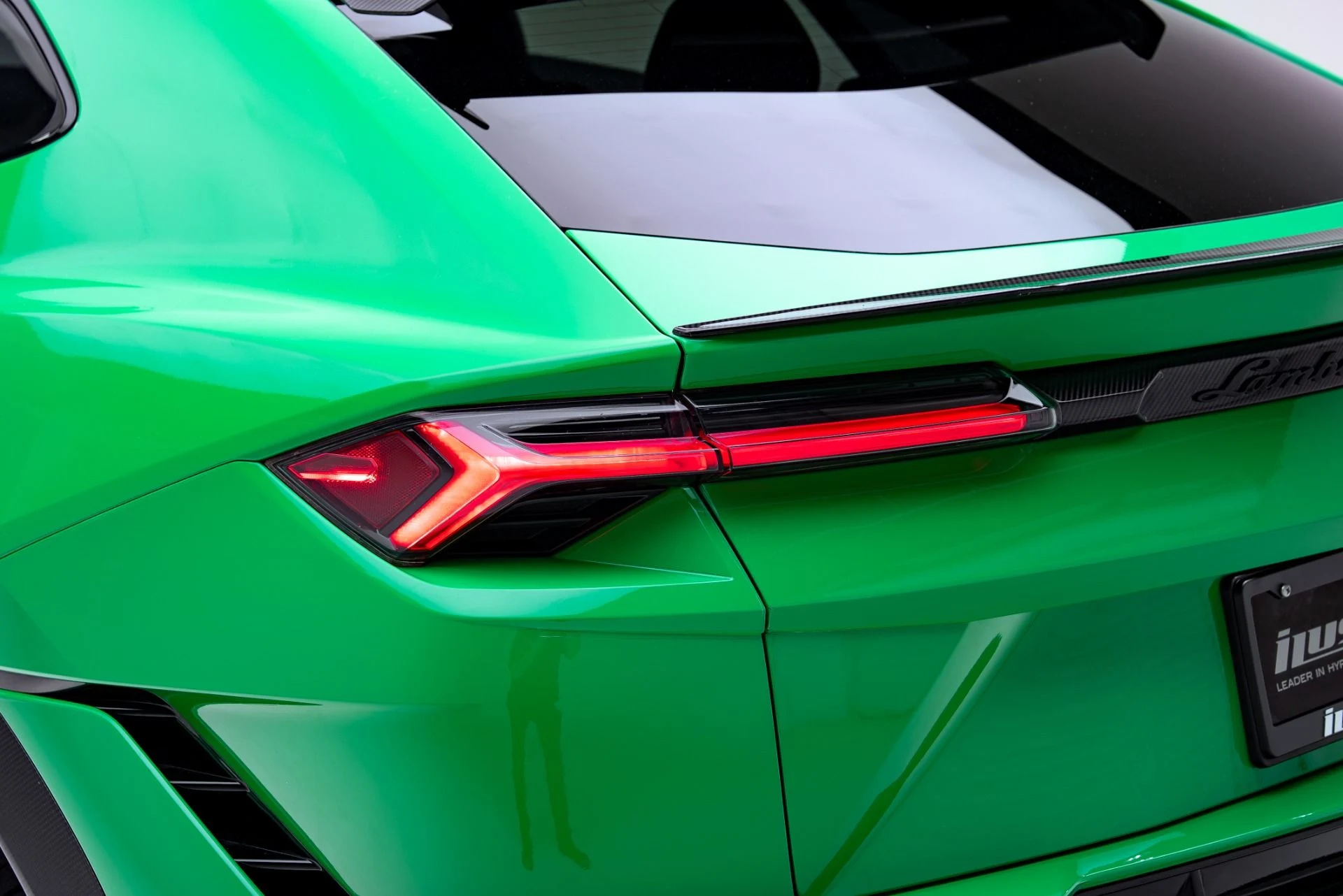 mph034_3477858186_Used_2023_Lamborghini_Urus_Performante_1776977972_58bcdbe85a