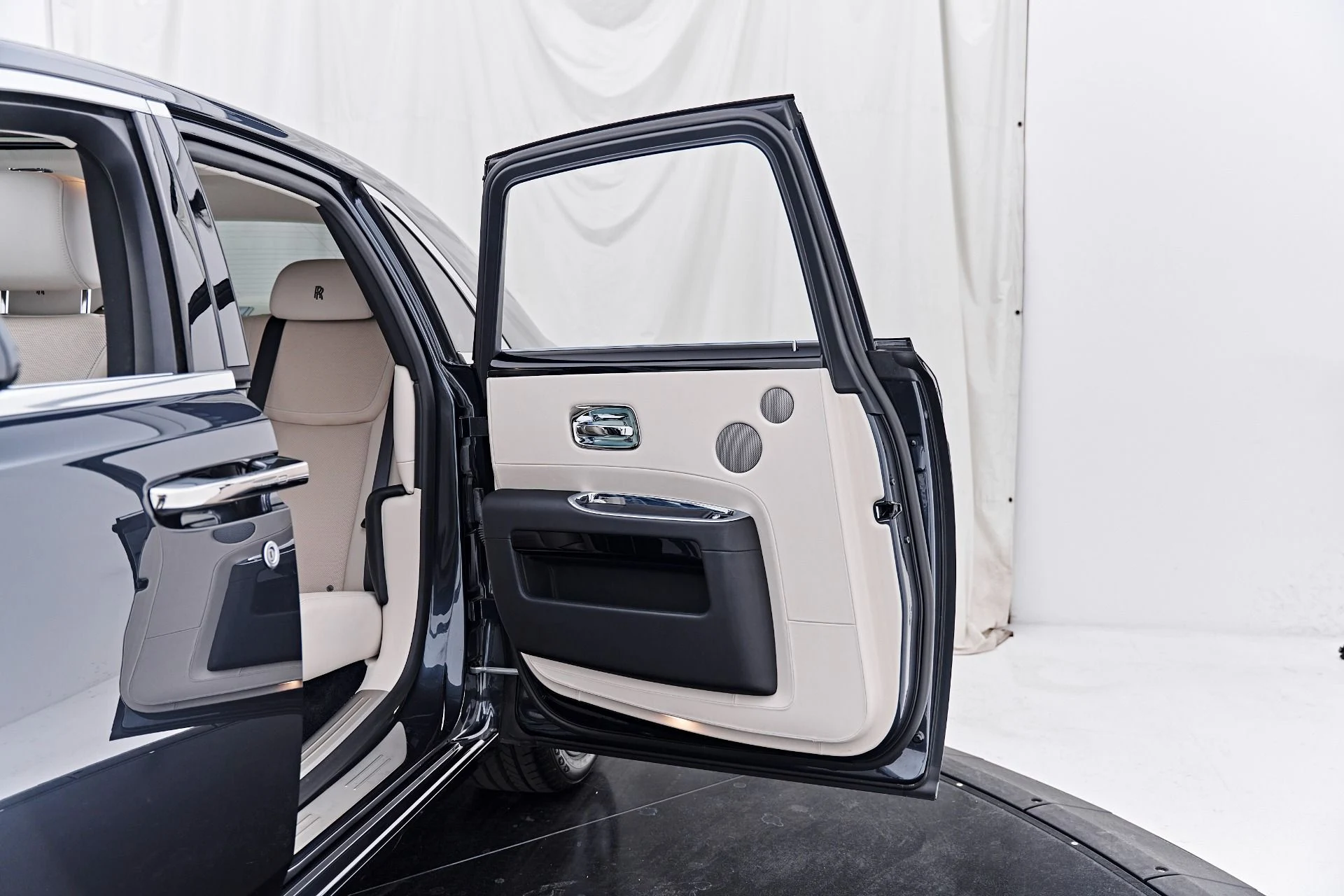 mph034_3486021267_Used_2016_Rolls_Royce_Ghost_Base_1791332999_814d548902
