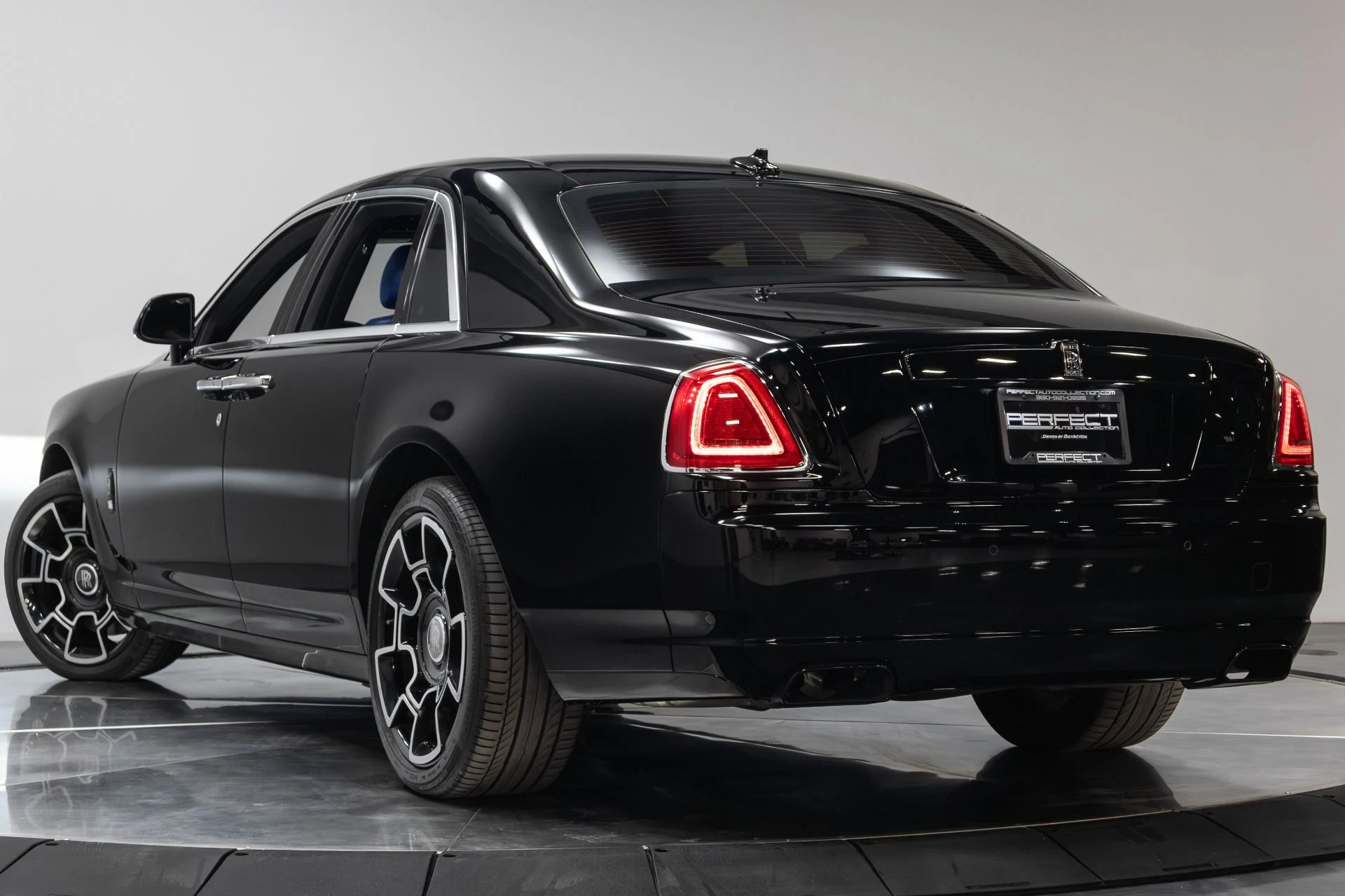 mph034_3497831666_Used_2017_Rolls_Royce_Ghost_Black_Badge_1764012368_a2e32a8eab