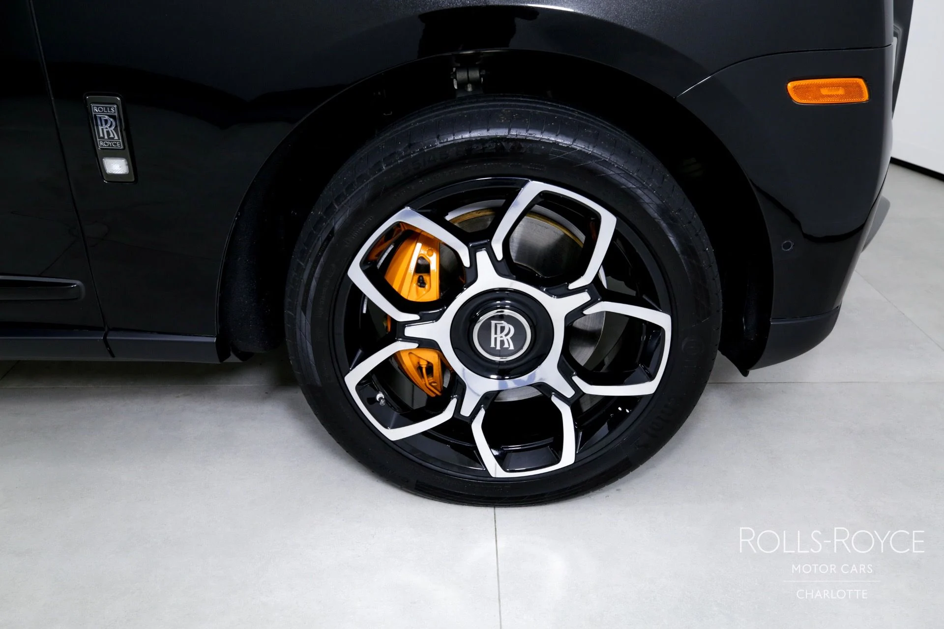 mph034_3501071324_Used_2023_Rolls_Royce_Black_Badge_Cullinan_1715880201_ca0a4b0ff7