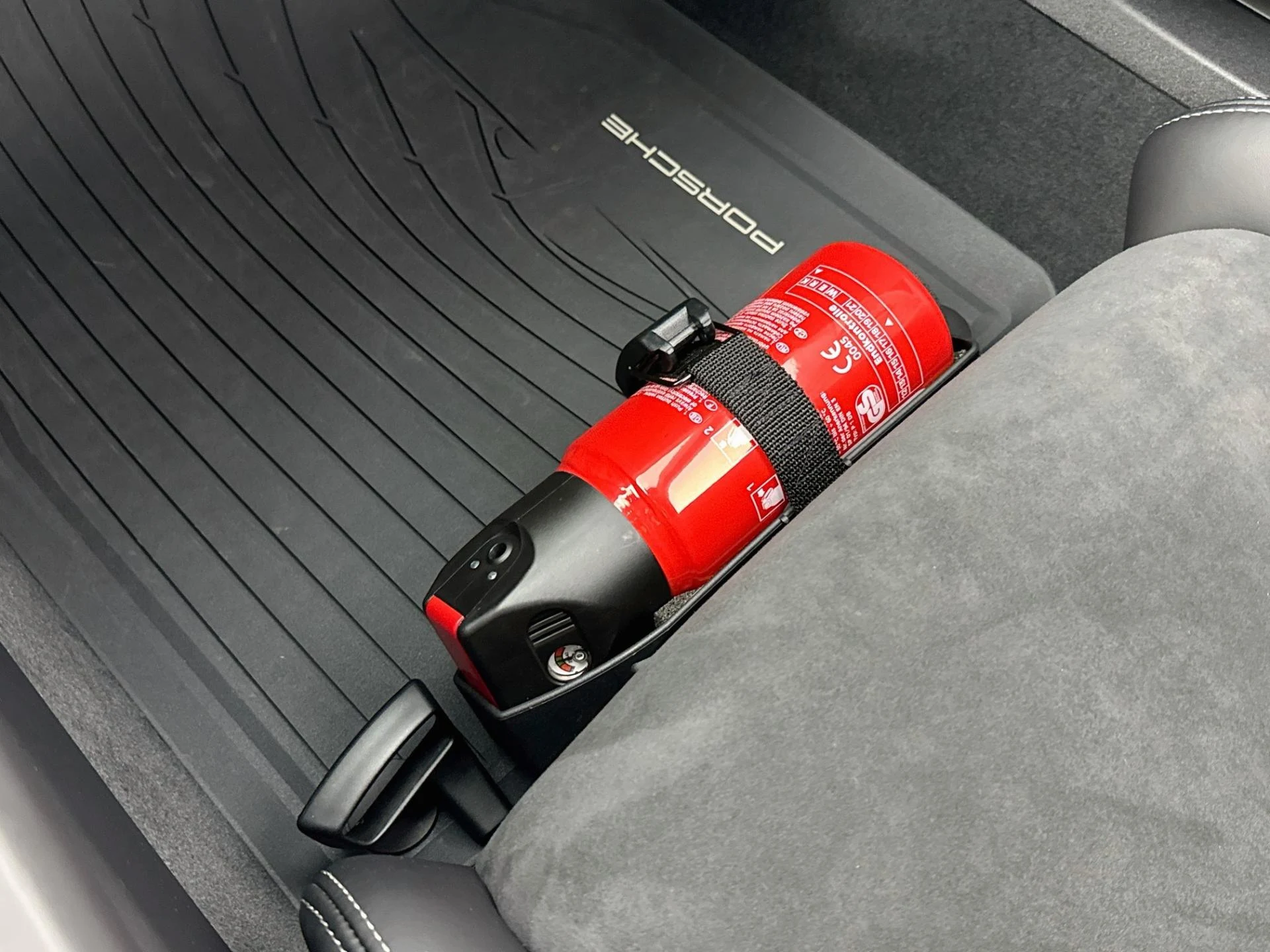mph034_3506012192_Used_2019_Porsche_911_GT_2_RS_1785958201_e1be8c6791