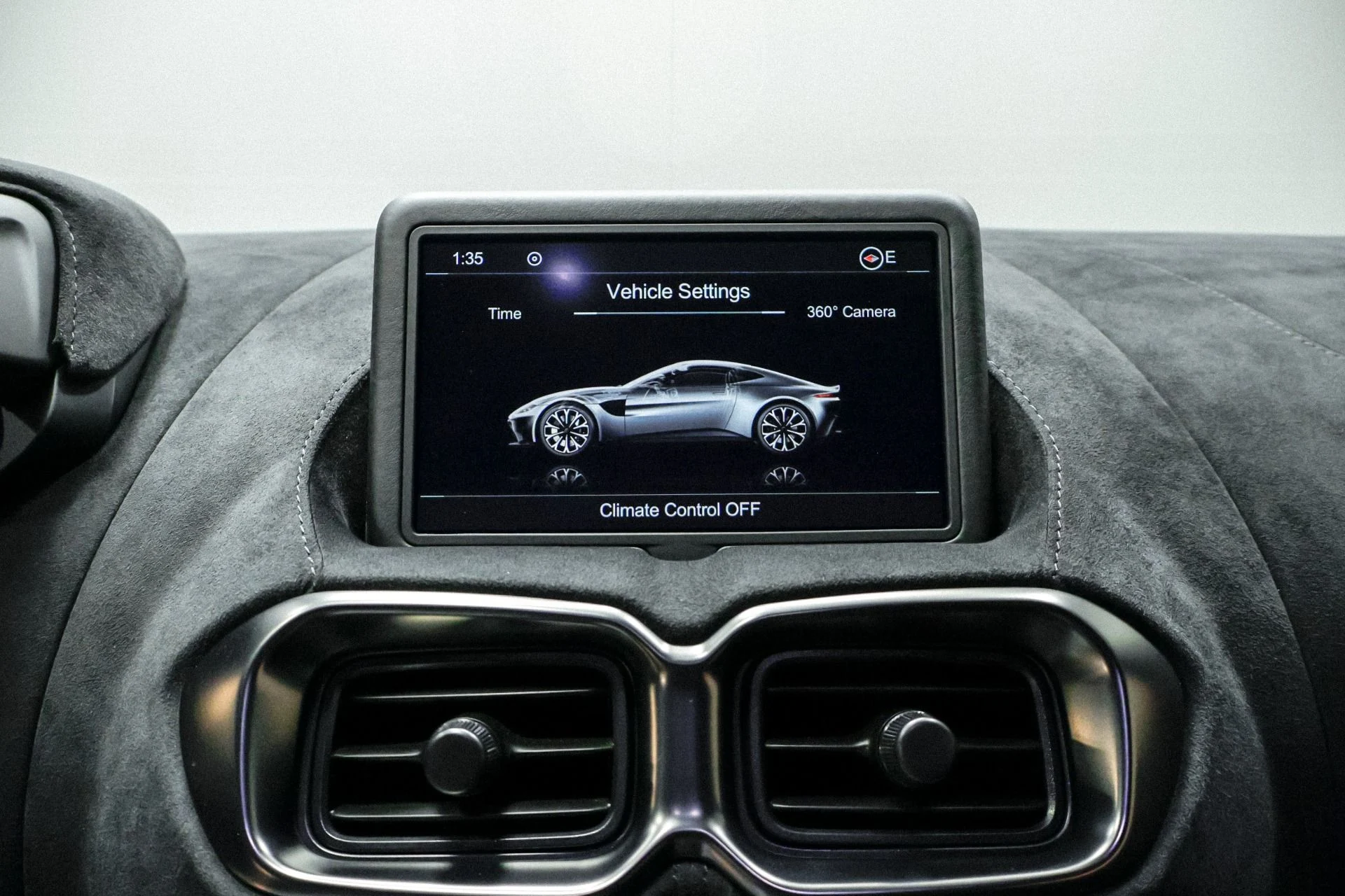 mph034_3531280223_Used_2019_Aston_Martin_Vantage_1760536452_3221097438