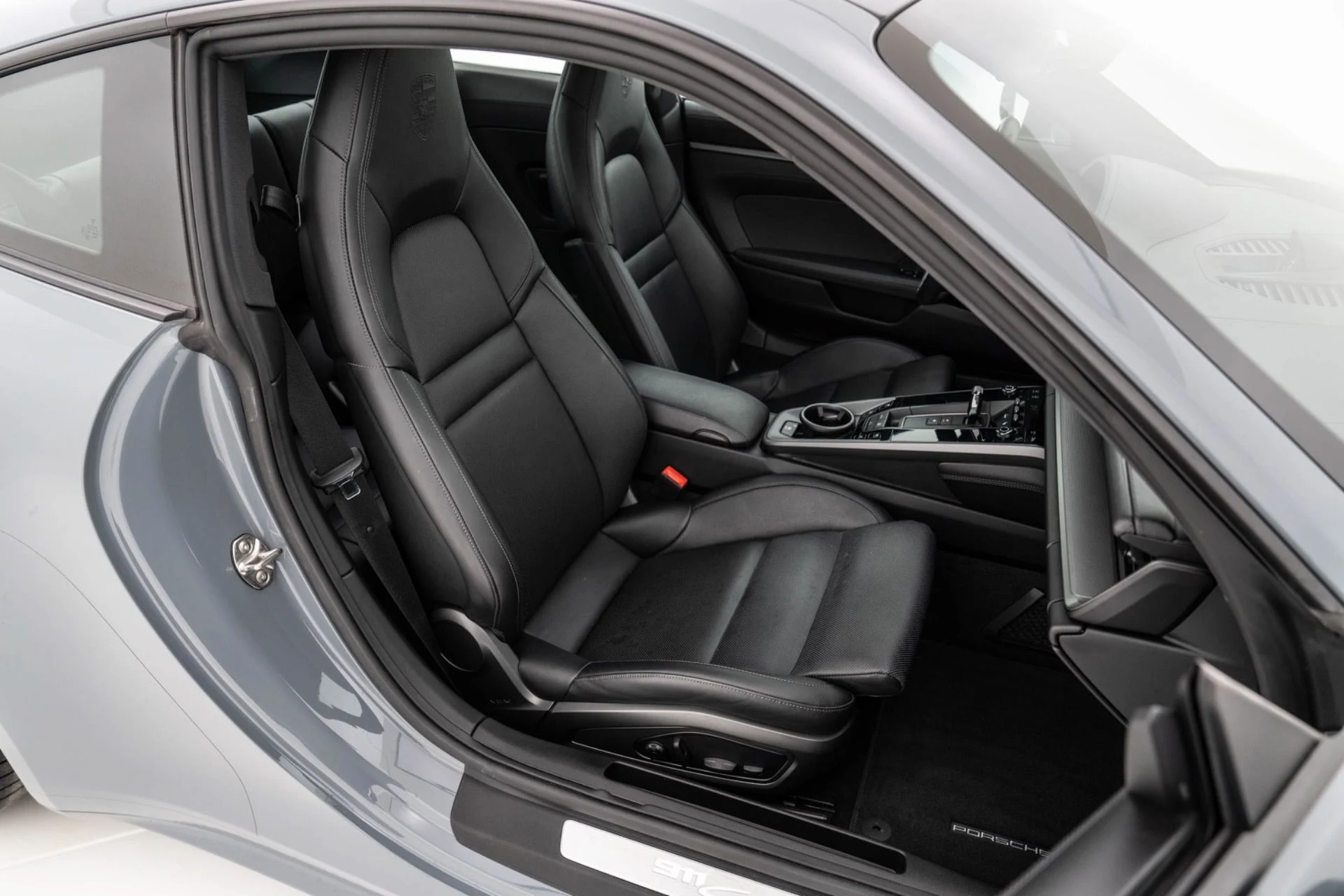 mph034_356000770_Used_2024_Porsche_911_Carrera_1774628147_ba4dcea0fb