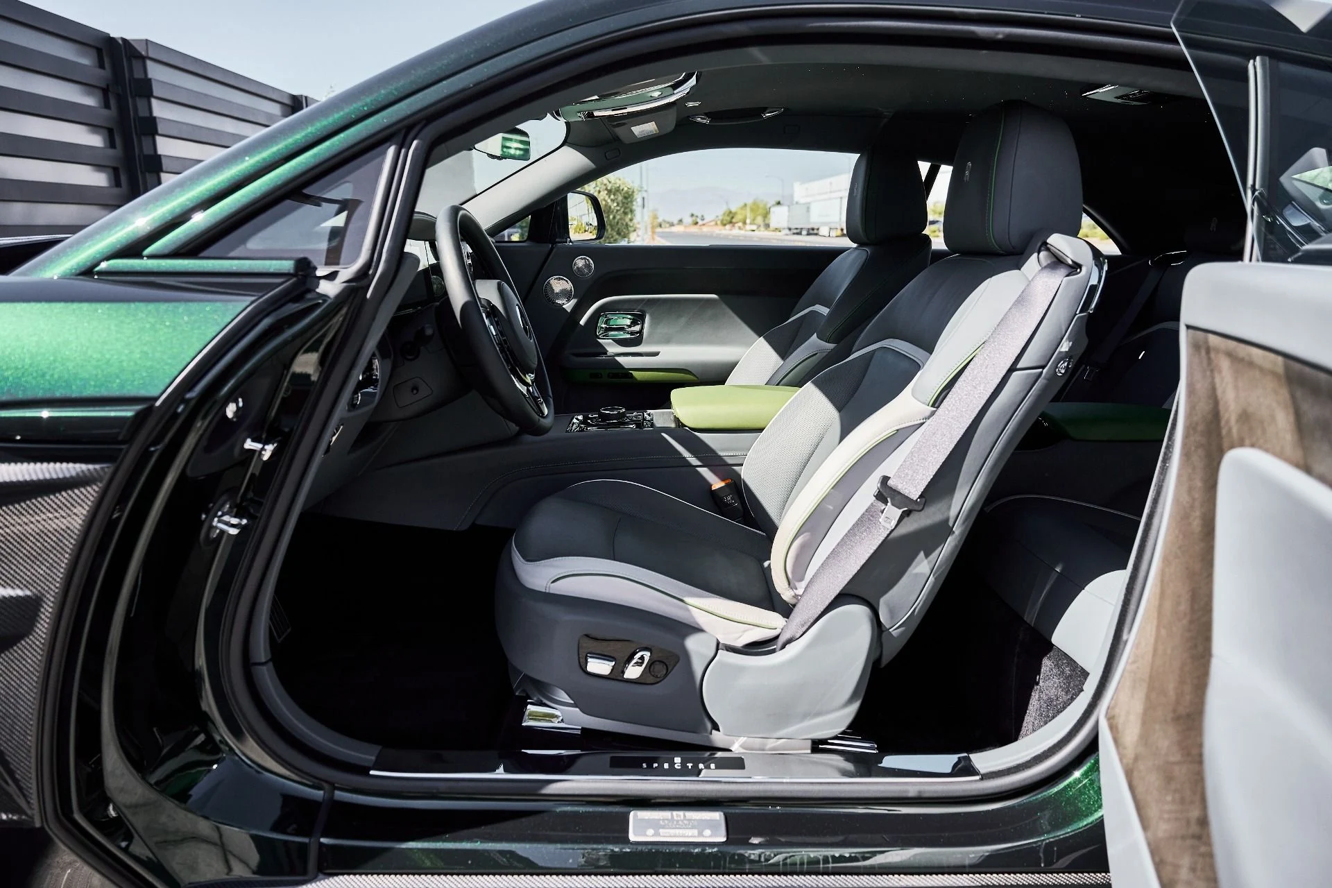 mph034_3569738629_Used_2024_Rolls_Royce_Spectre_Mansory_1776840070_314e0d6c30