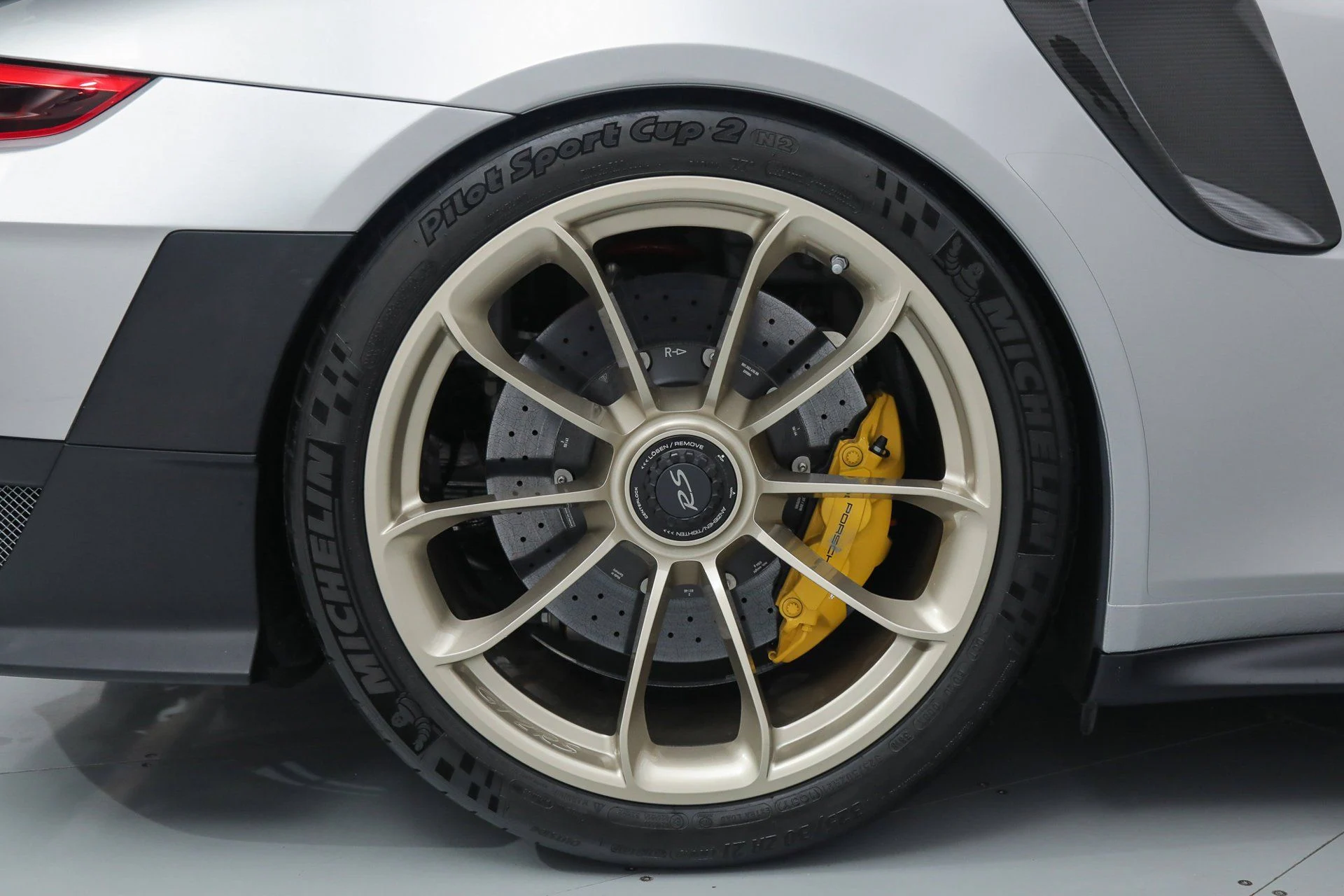 mph034_3575210232_c74395dea6fdea793de3eb2bf0c7cfda_d912995676