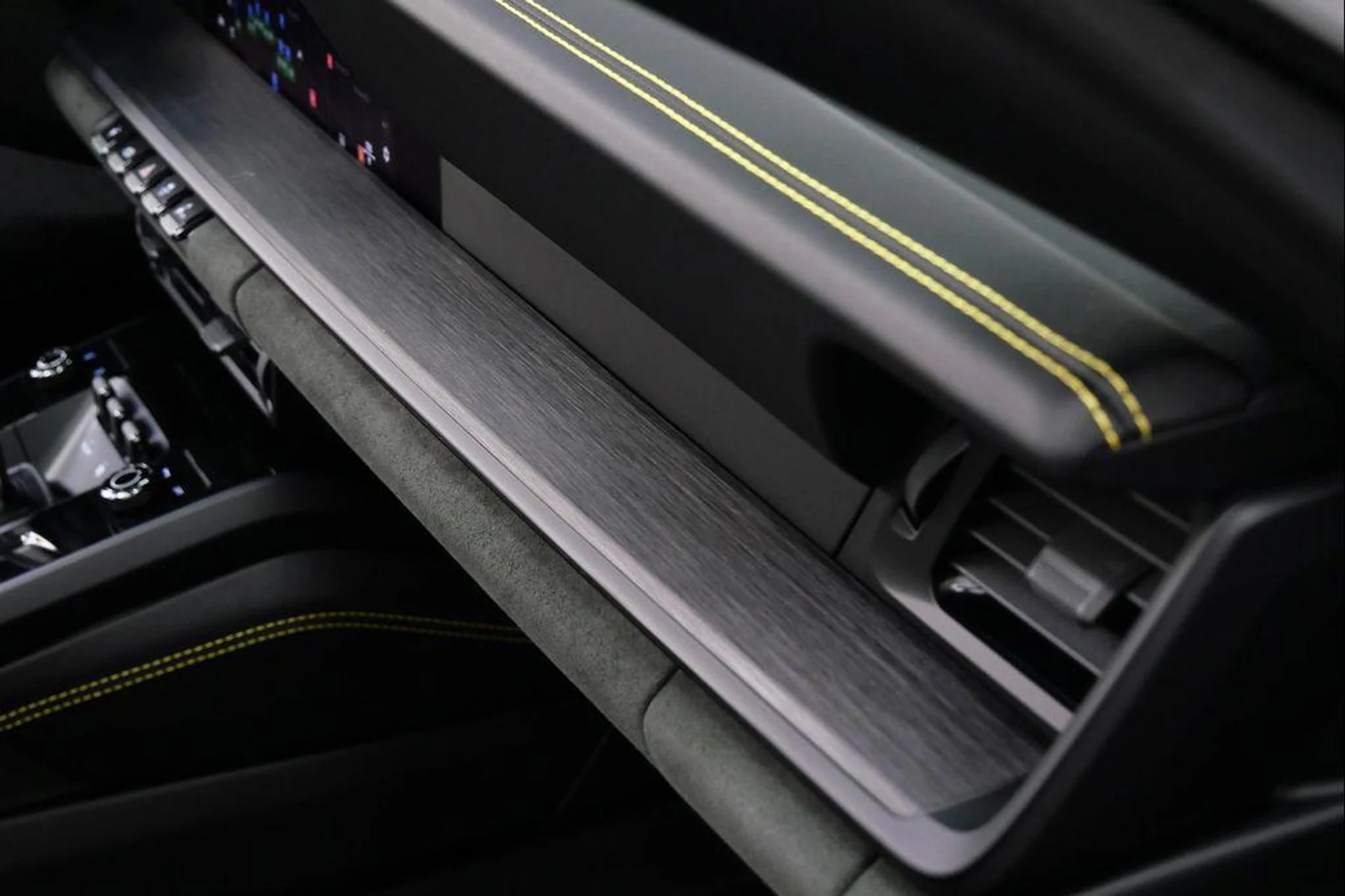 mph034_3577109300_b_H1_FW_25e_PI_isrvui_CB_Dfm_T_Yl_RA_6ed721aca2