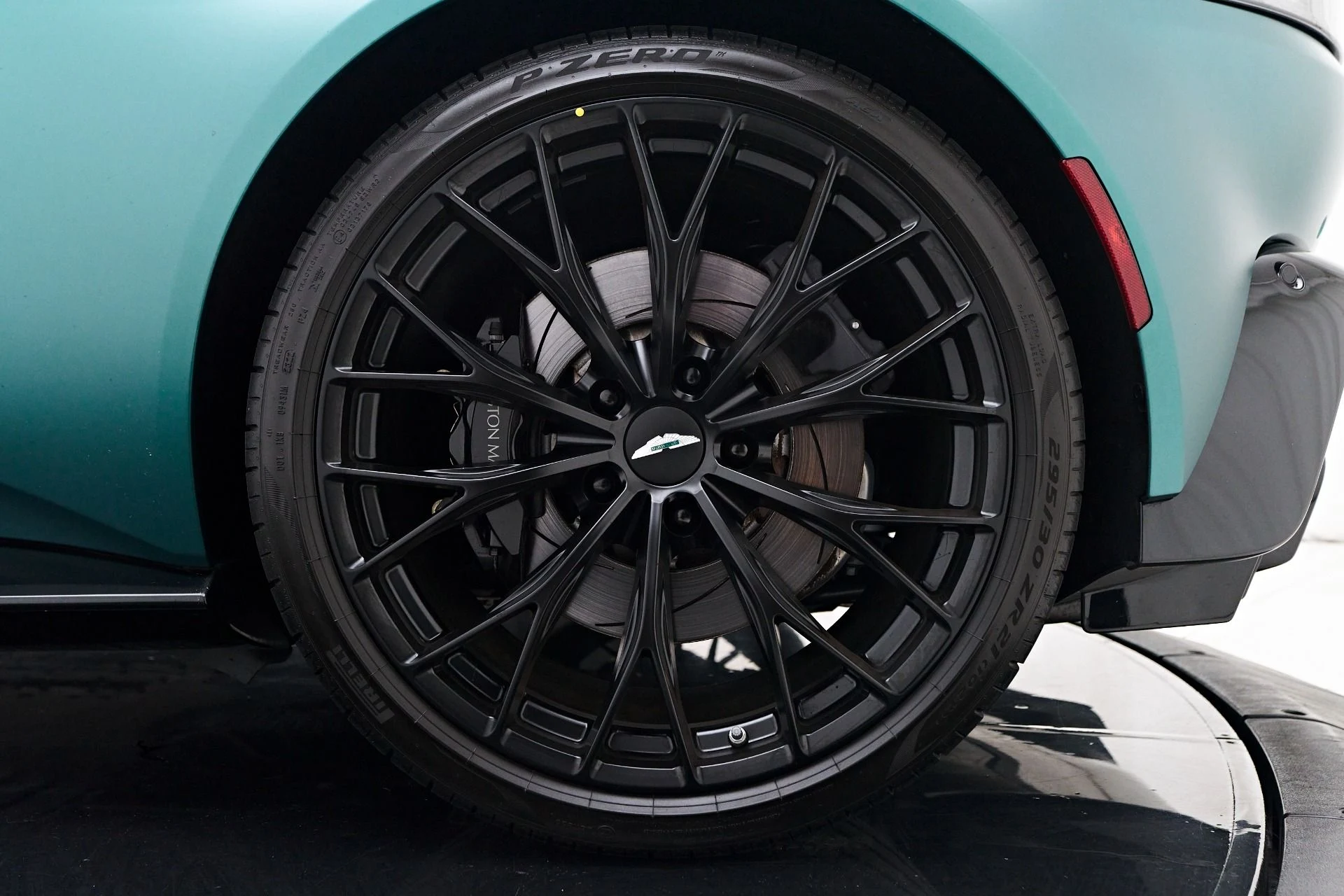mph034_3588621902_Used_2023_Aston_Martin_Vantage_F1_Edition_1755655646_4f88e039db