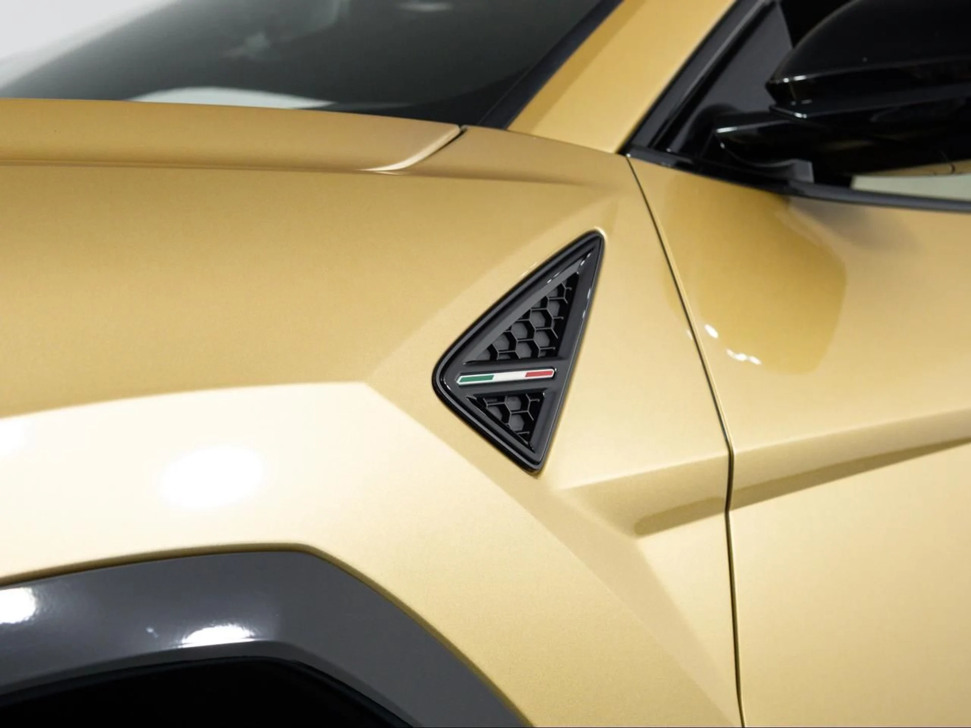 mph034_3605576803_Used_2023_Lamborghini_Urus_S_1785169230_042af633f8