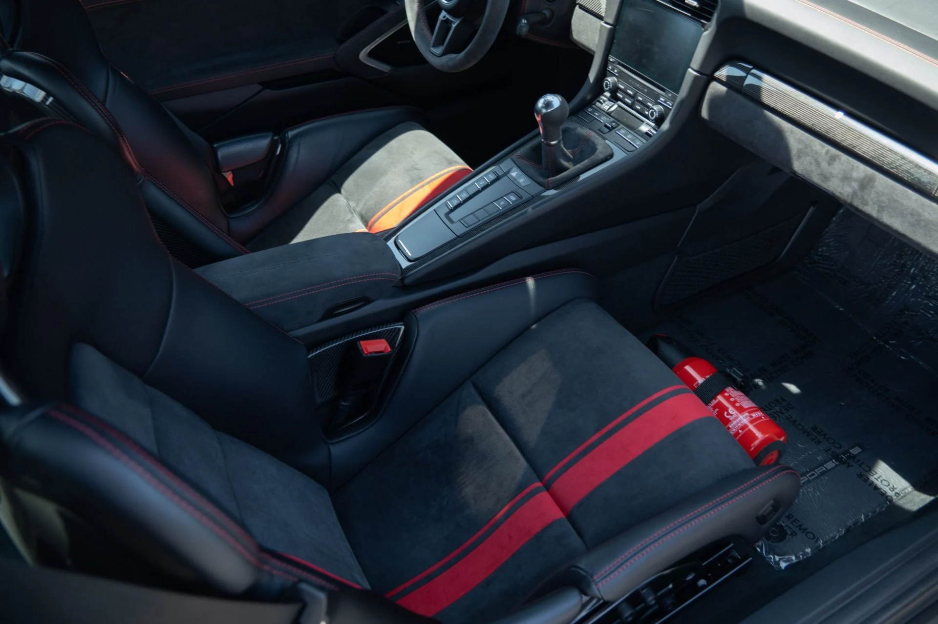 mph034_3606688015_Used_2018_Porsche_911_GT_3_1756851687_08d26b8842