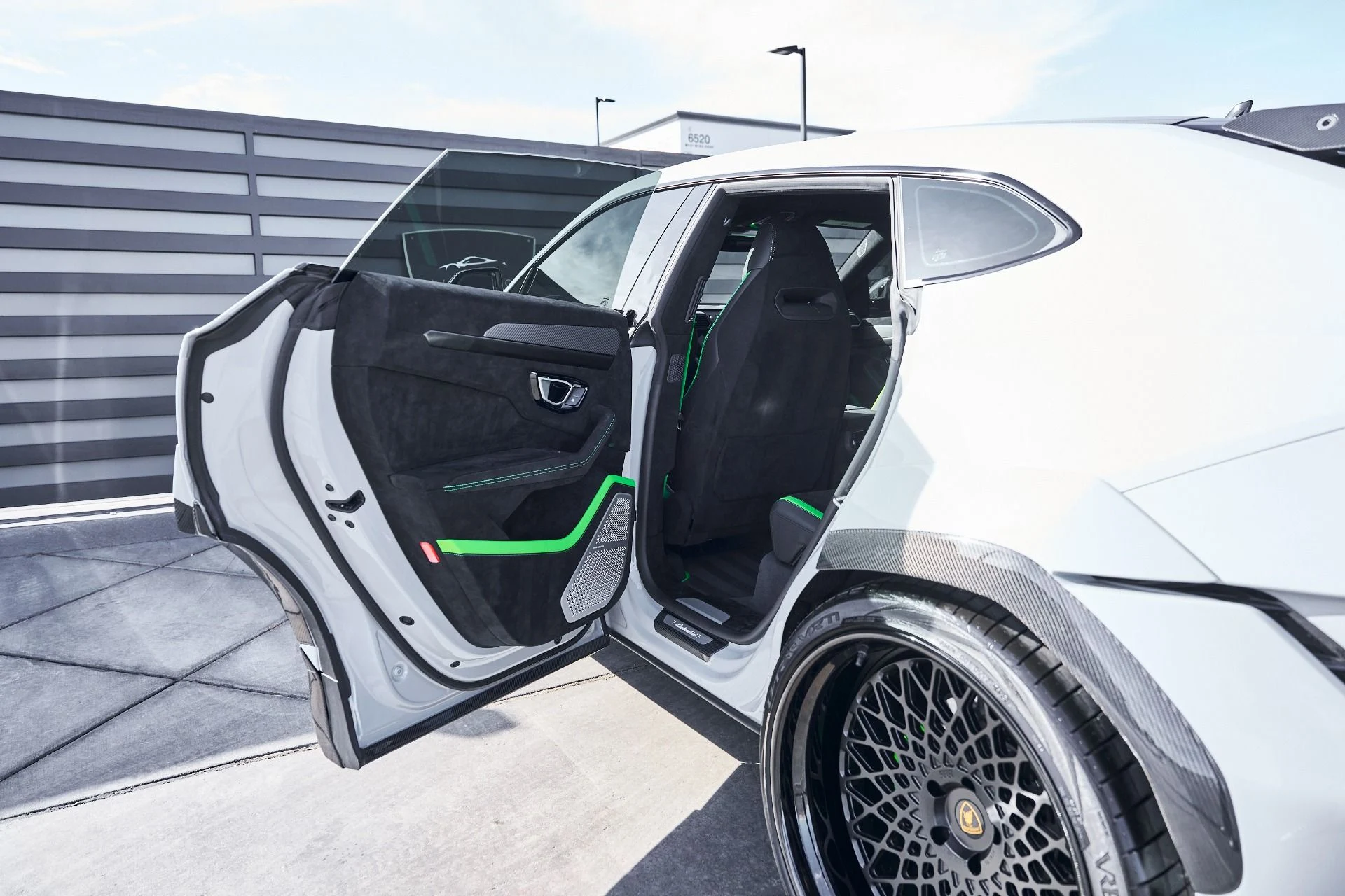 mph034_361215702_Used_2024_Lamborghini_Urus_Performante_1772849080_0480219618