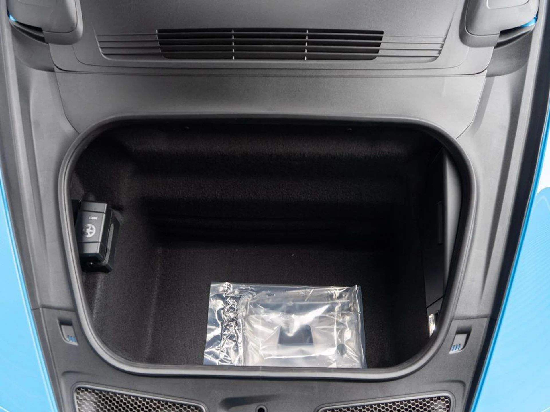 mph034_361216992_f_Ur_ZX_2o_b0d_W1_MSH_Kk_Eriv_NG_Es_6705f19645