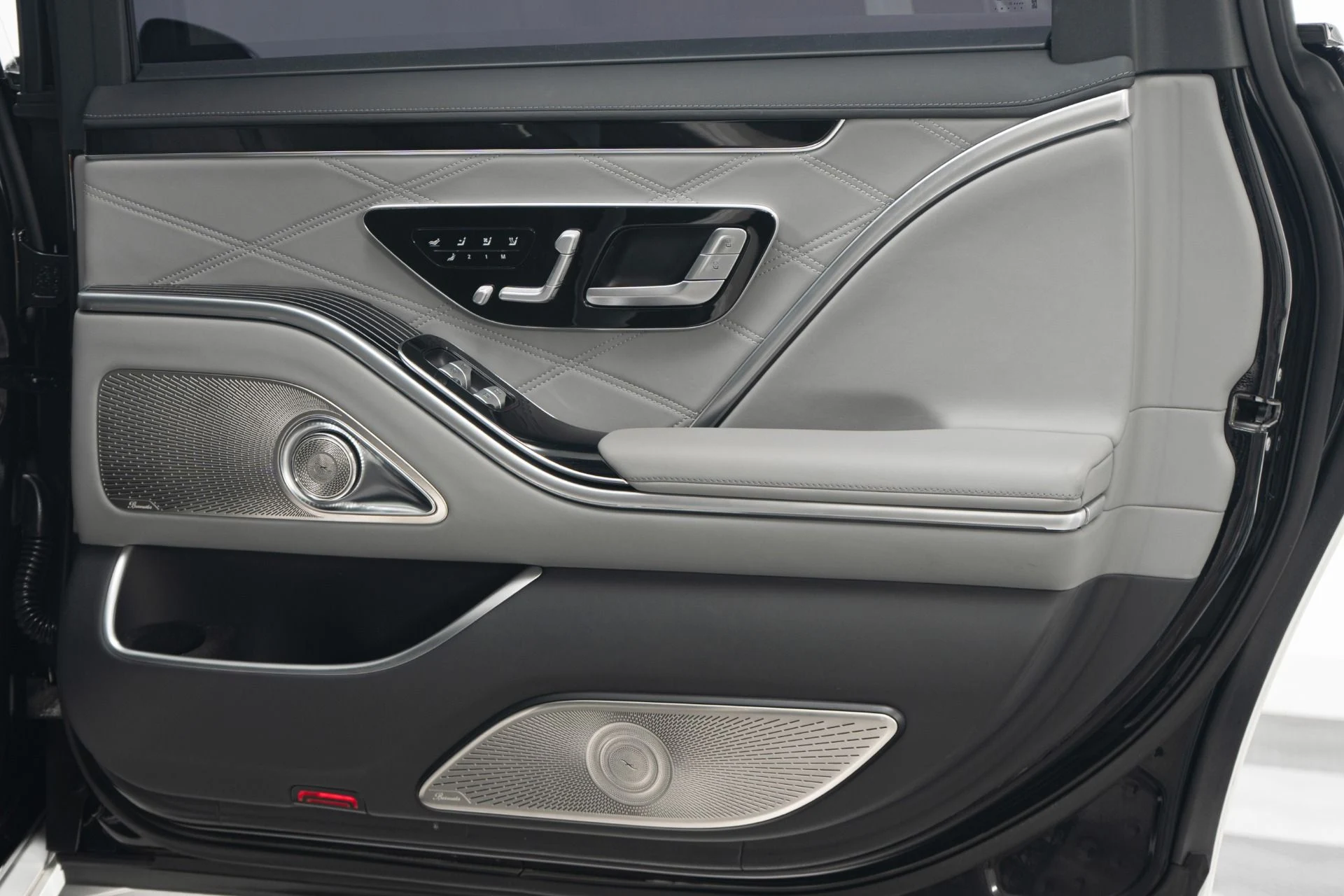 mph034_3625815125_Used_2021_Mercedes_Benz_Maybach_S_580_4_MATIC_Factory_Two_Tone_paint_Executive_Rear_Seat_Package_Bottle_Chiller_1776288092_c50ec12de1