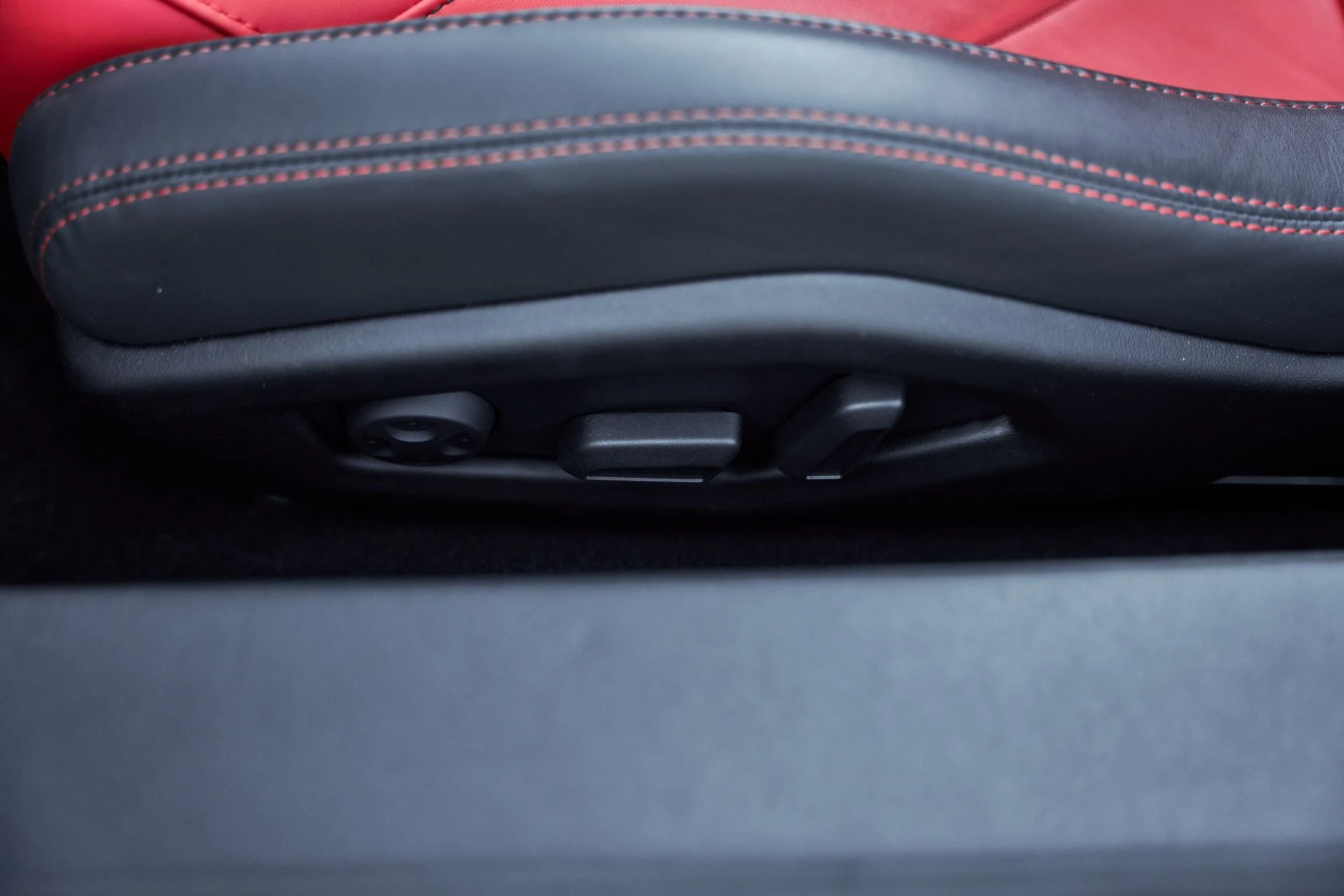 mph034_3628754580_Used_2024_Lamborghini_Huracan_EVO_Spyder_1766881366_c866e0ab8a