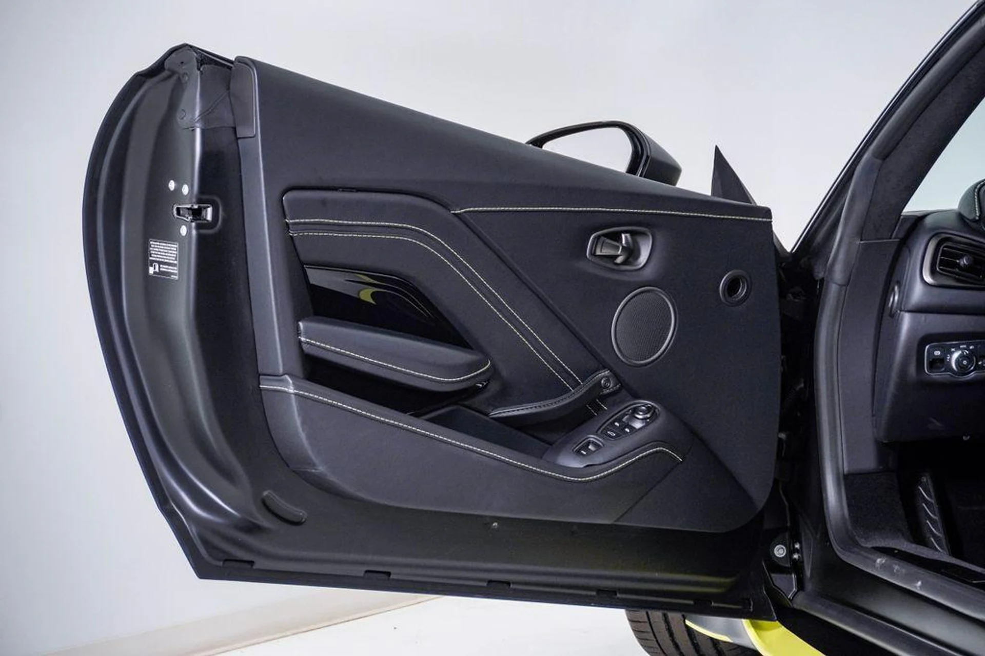 mph034_362908905_H_Uj5_Pj_GK_2_So_Cd_Nk_Mc2_Az_TW_3_Epq_Y_487e36e53e