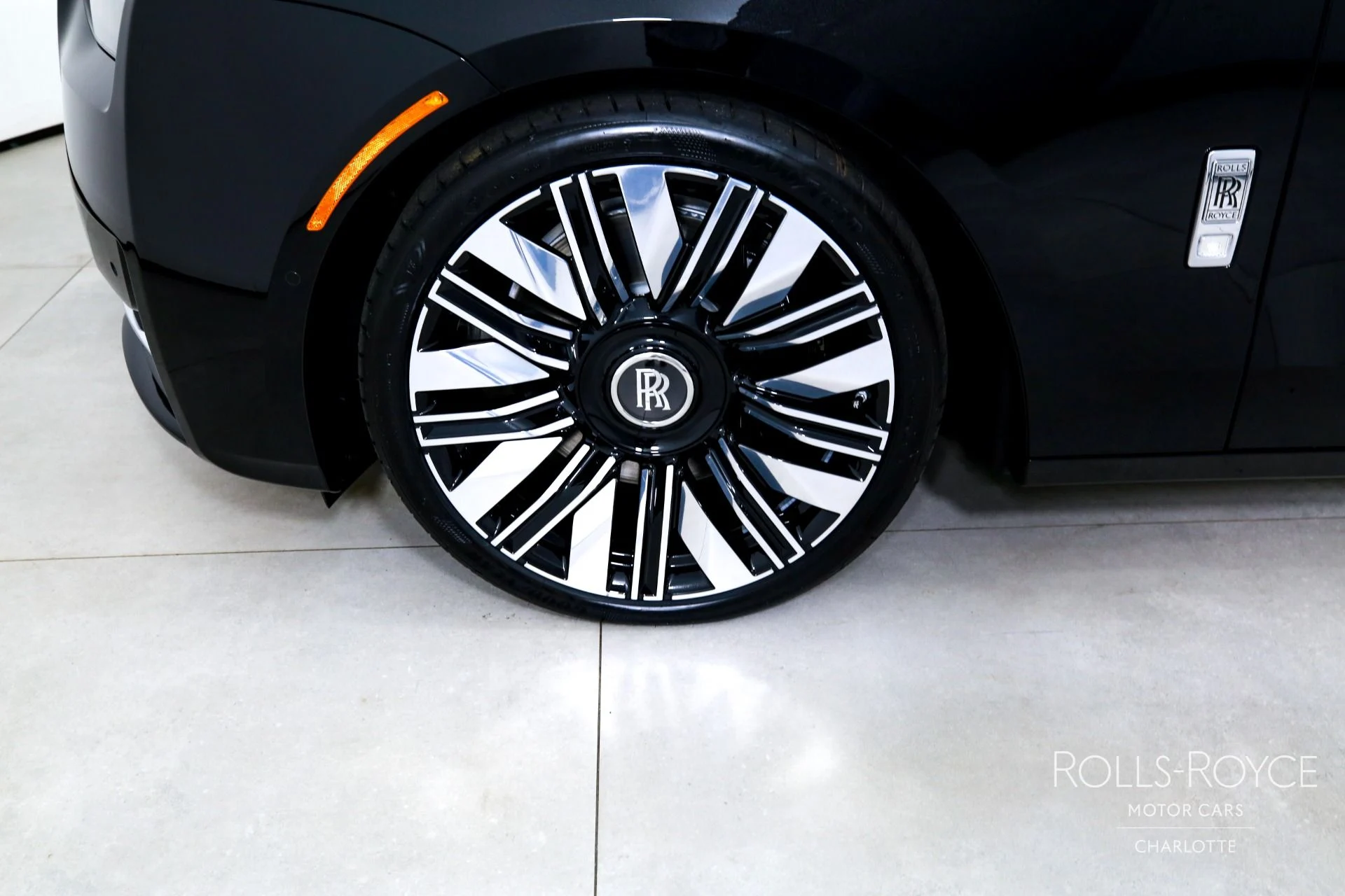 mph034_3637089693_Used_2025_Rolls_Royce_Ghost_1751386071_0c98967e55