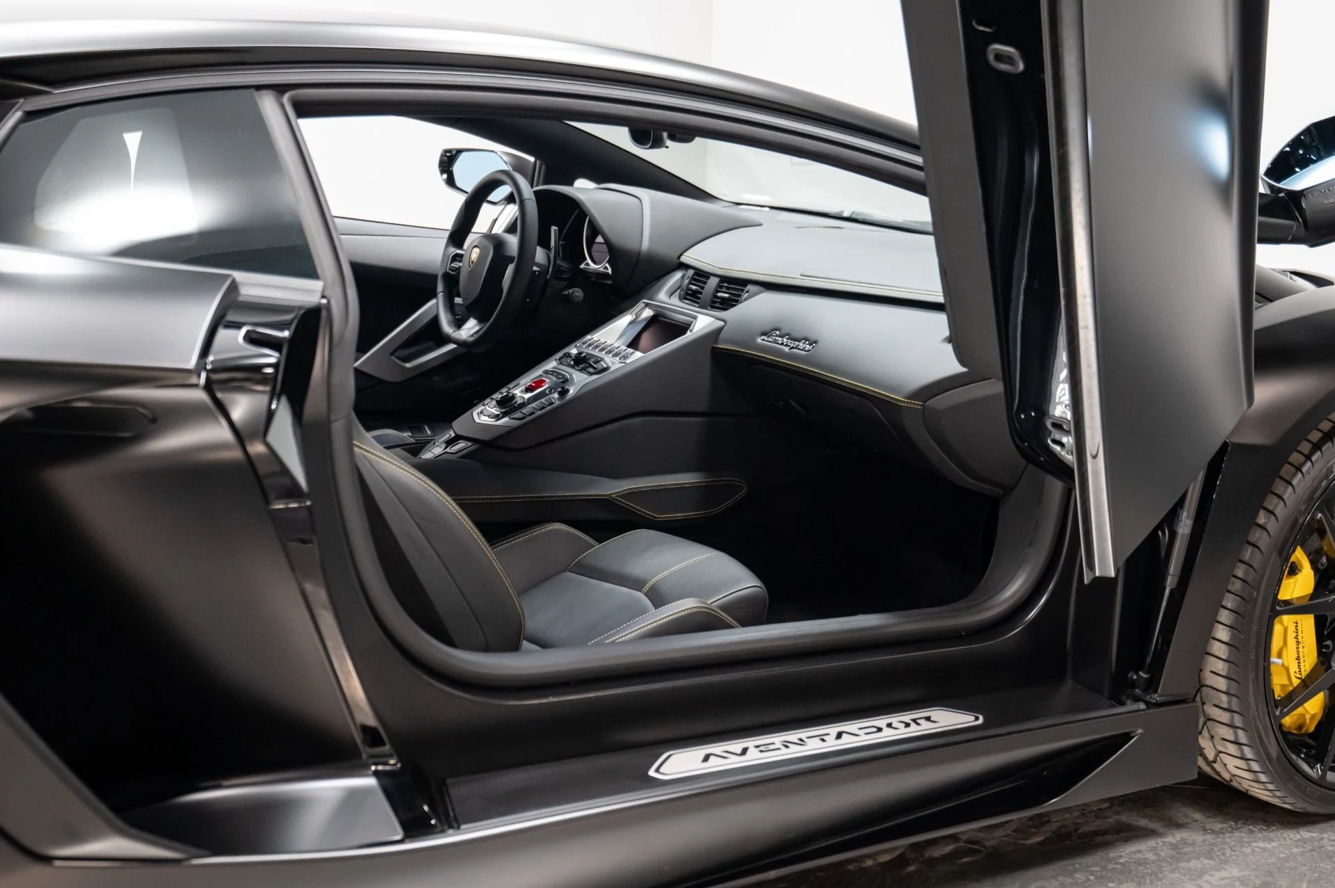 mph034_3638143101_Used_2014_Lamborghini_Aventador_1769104446_0743f713ff