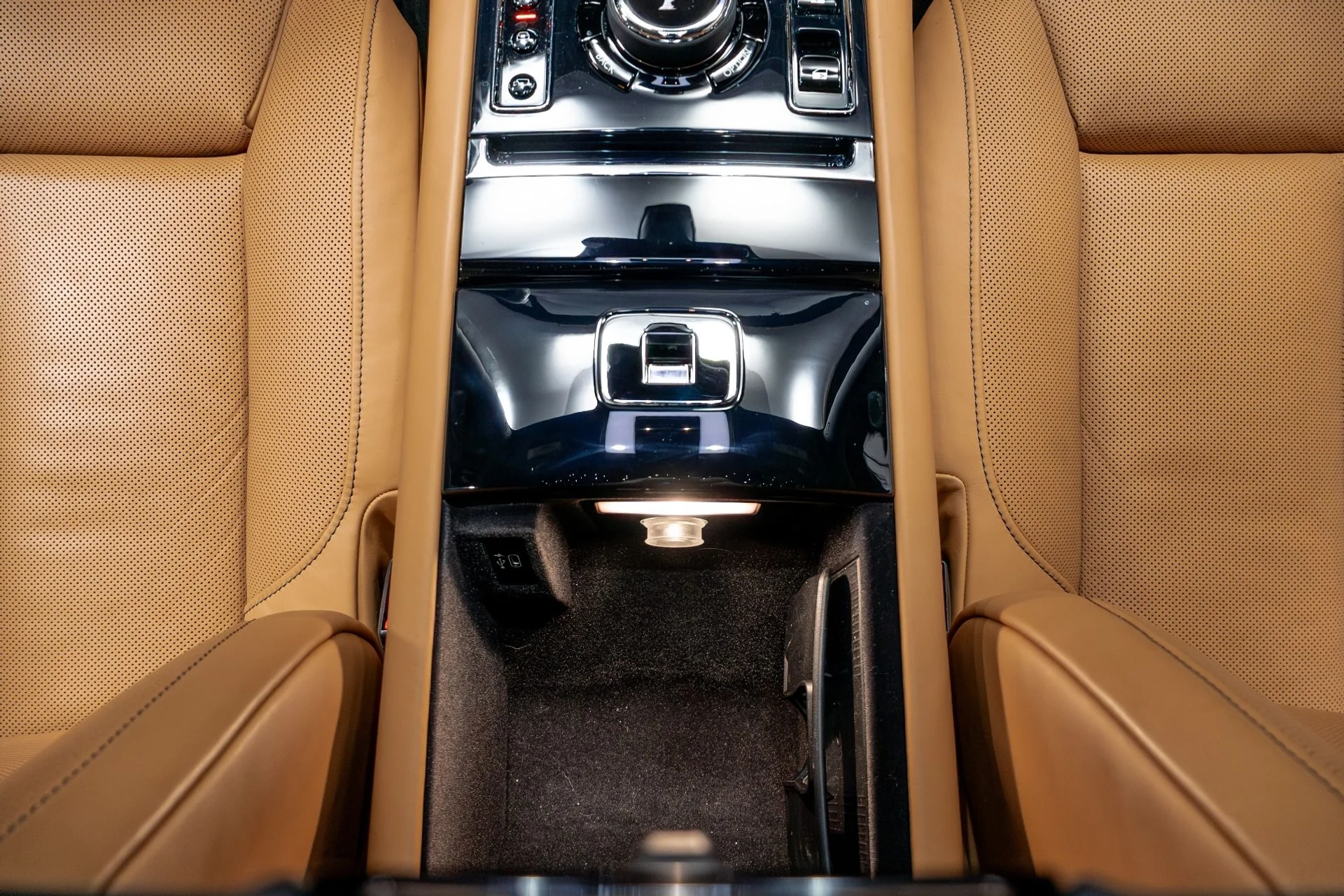 mph034_3645361331_Used_2022_Rolls_Royce_Ghost_1776785010_7d7a0d8394