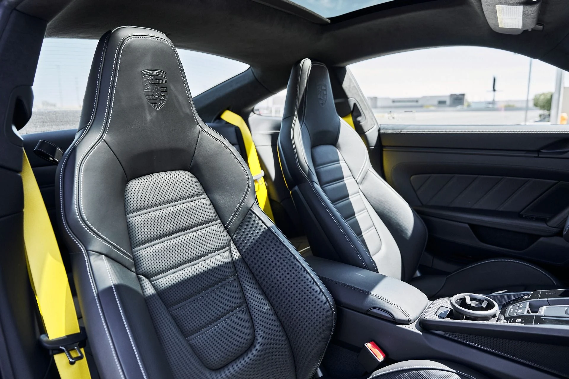 mph034_3648945901_Used_2026_Porsche_911_Carrera_4_GTS_1776878384_52a3548546