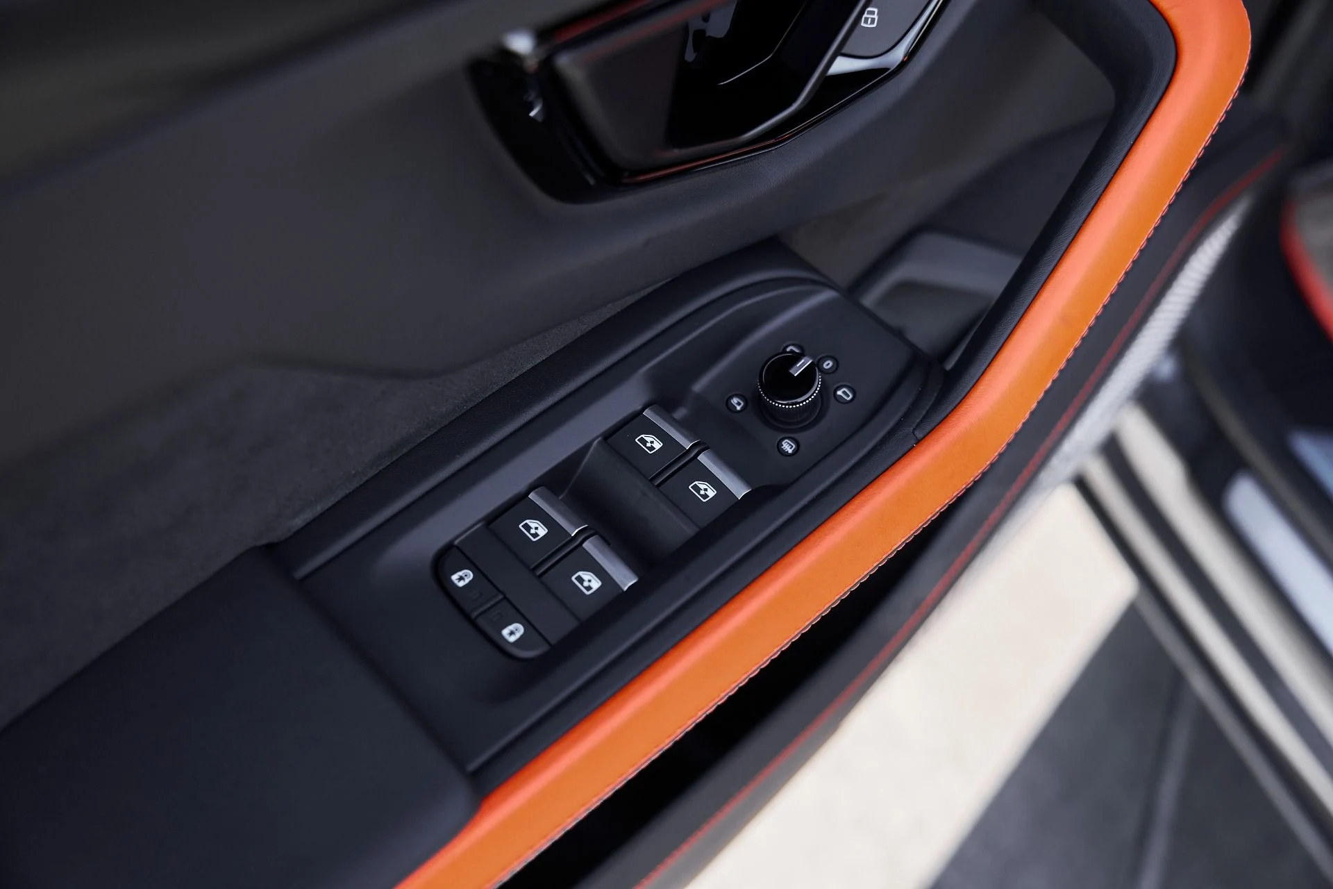 mph034_3655972663_Used_2025_Lamborghini_Urus_SE_1770086467_ad7898b0ec