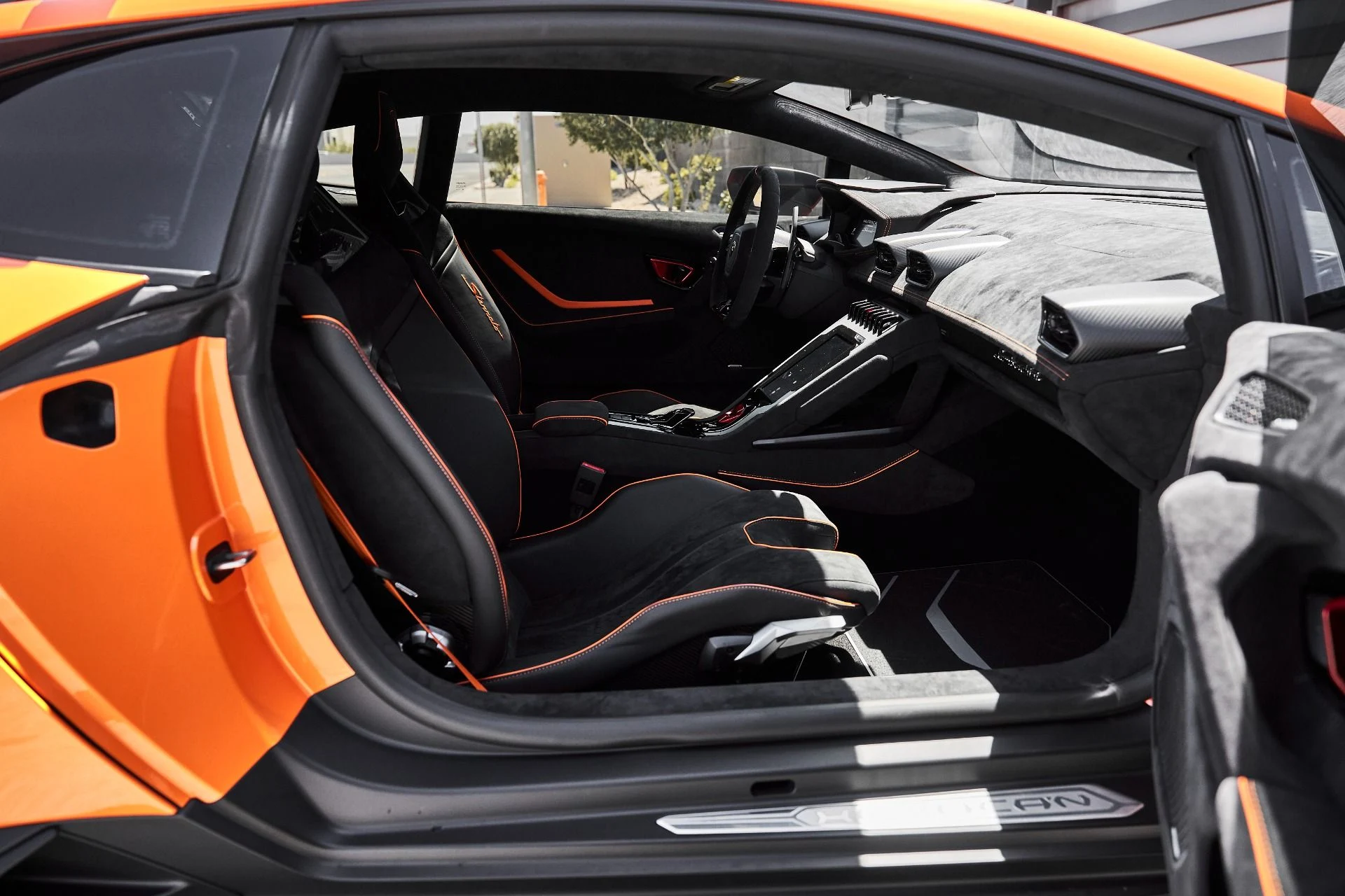 mph034_3656499668_Used_2023_Lamborghini_Huracan_Sterrato_Base_1776823442_37663d9a1b