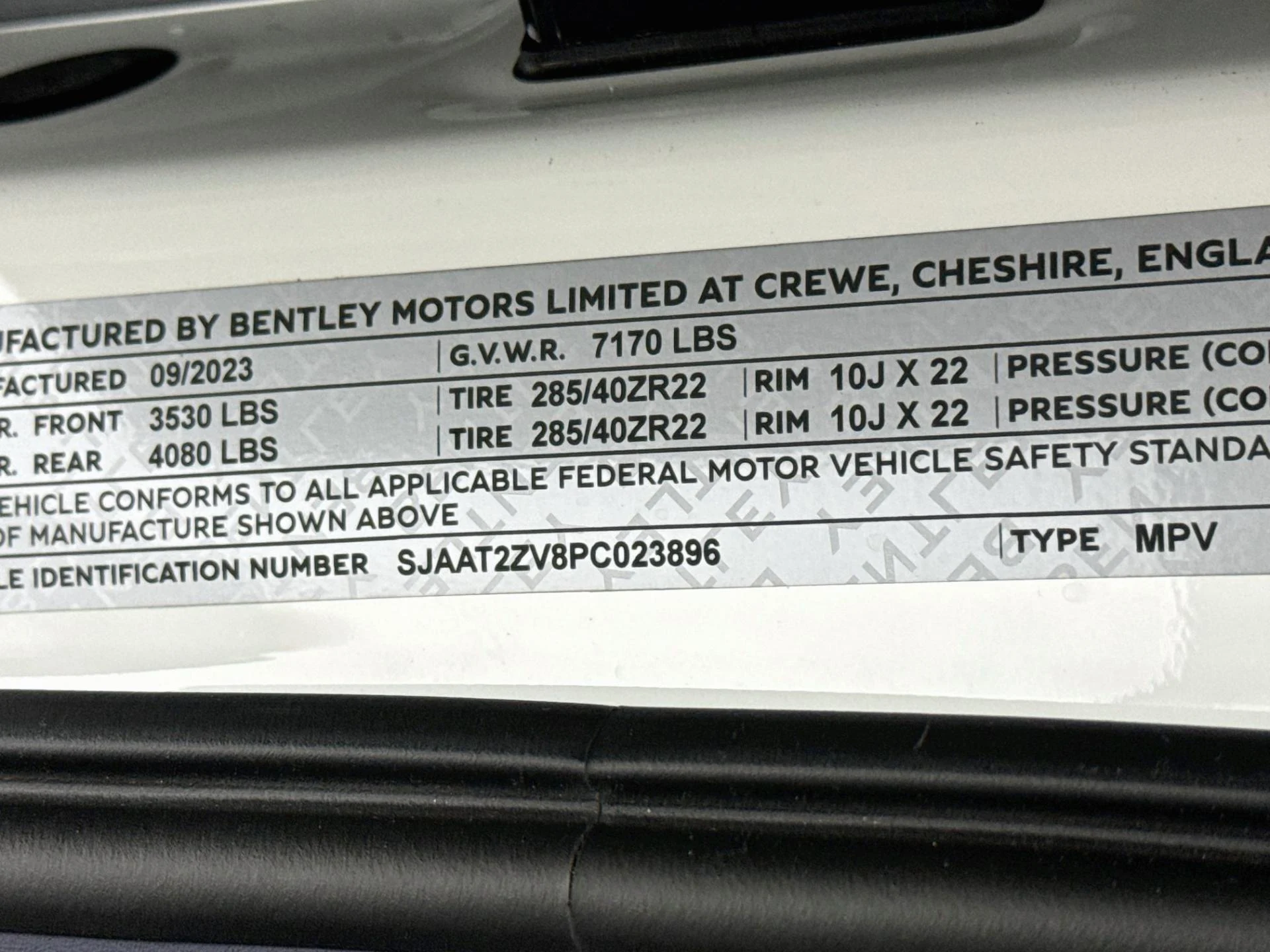 mph034_3657019538_Used_2023_Bentley_Bentayga_Azure_1793142056_dbe561a65e