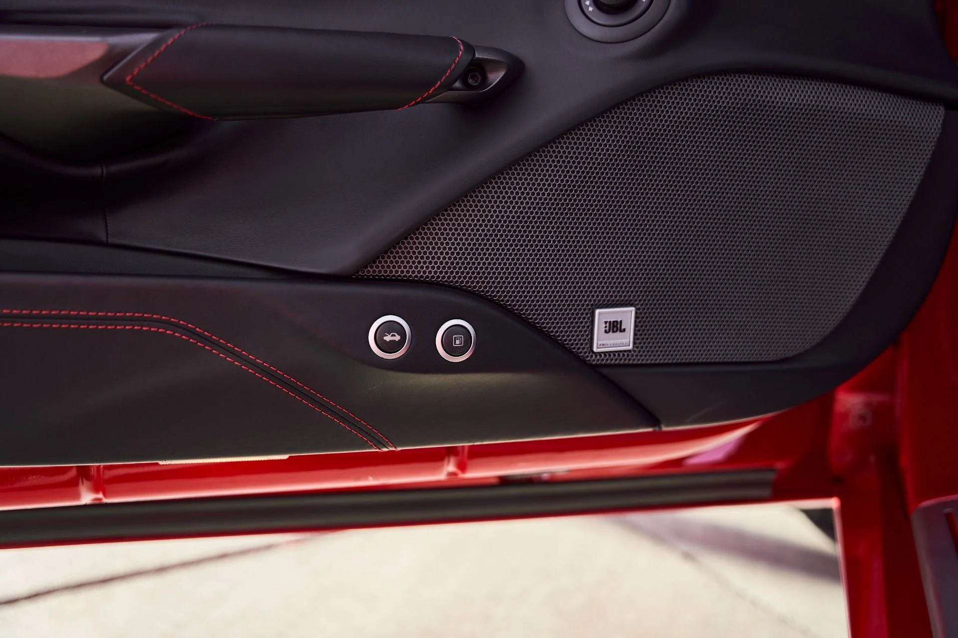 mph034_3662320376_Used_2019_Ferrari_488_Spider_Base_1766024944_be3f4f785b