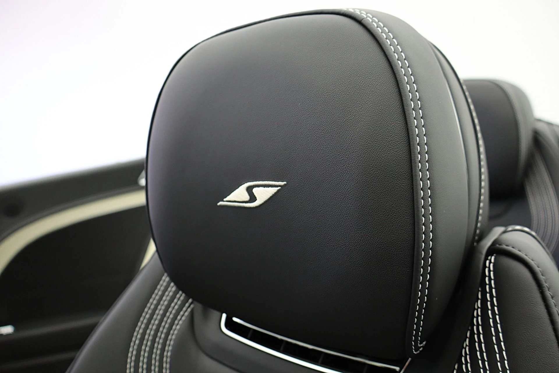 mph034_367263405_New_2026_Bentley_Continental_GTC_S_d42432e39a
