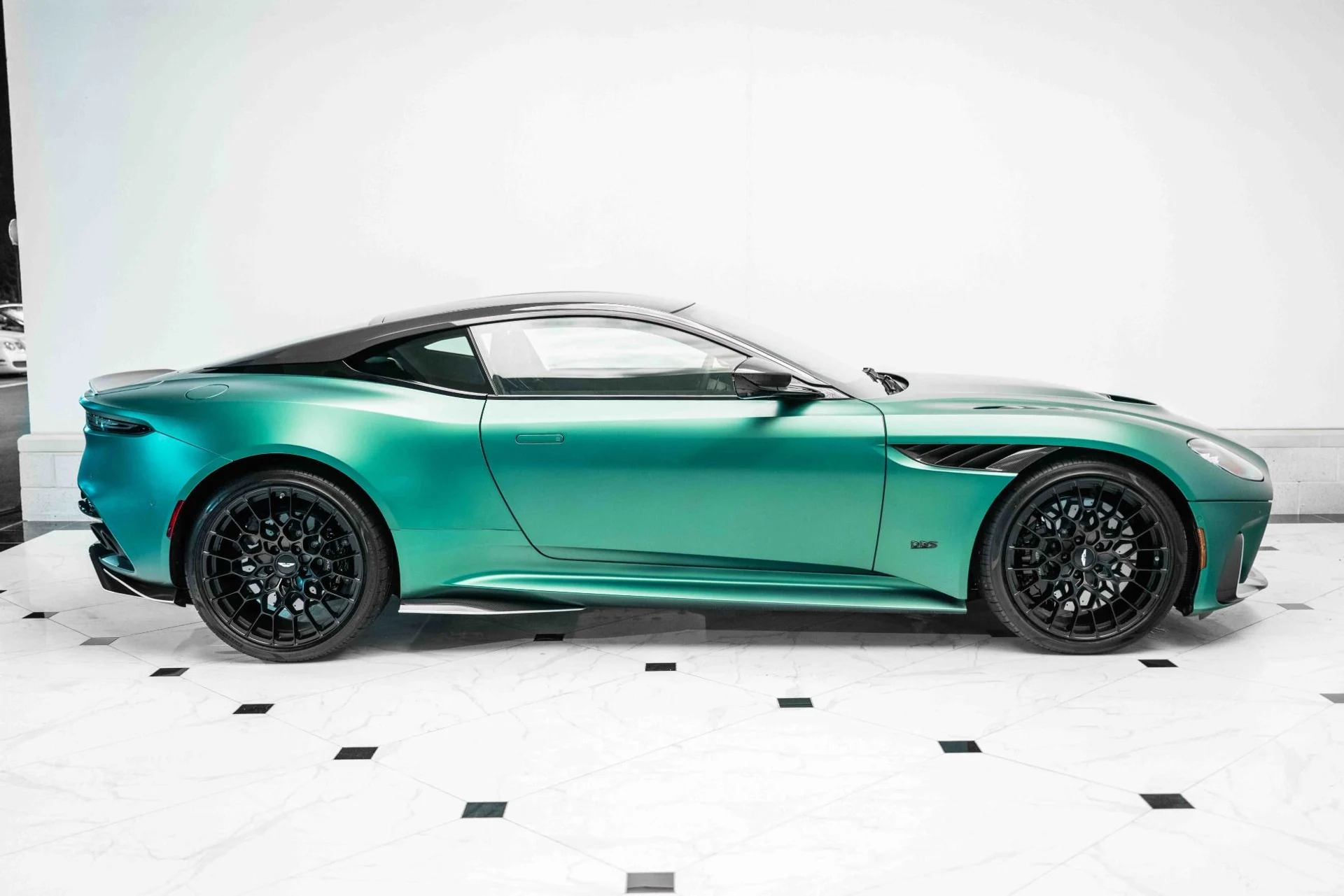 mph034_3673331390_Used_2023_Aston_Martin_DBS_770_Ultimate_1701899330_507f971242