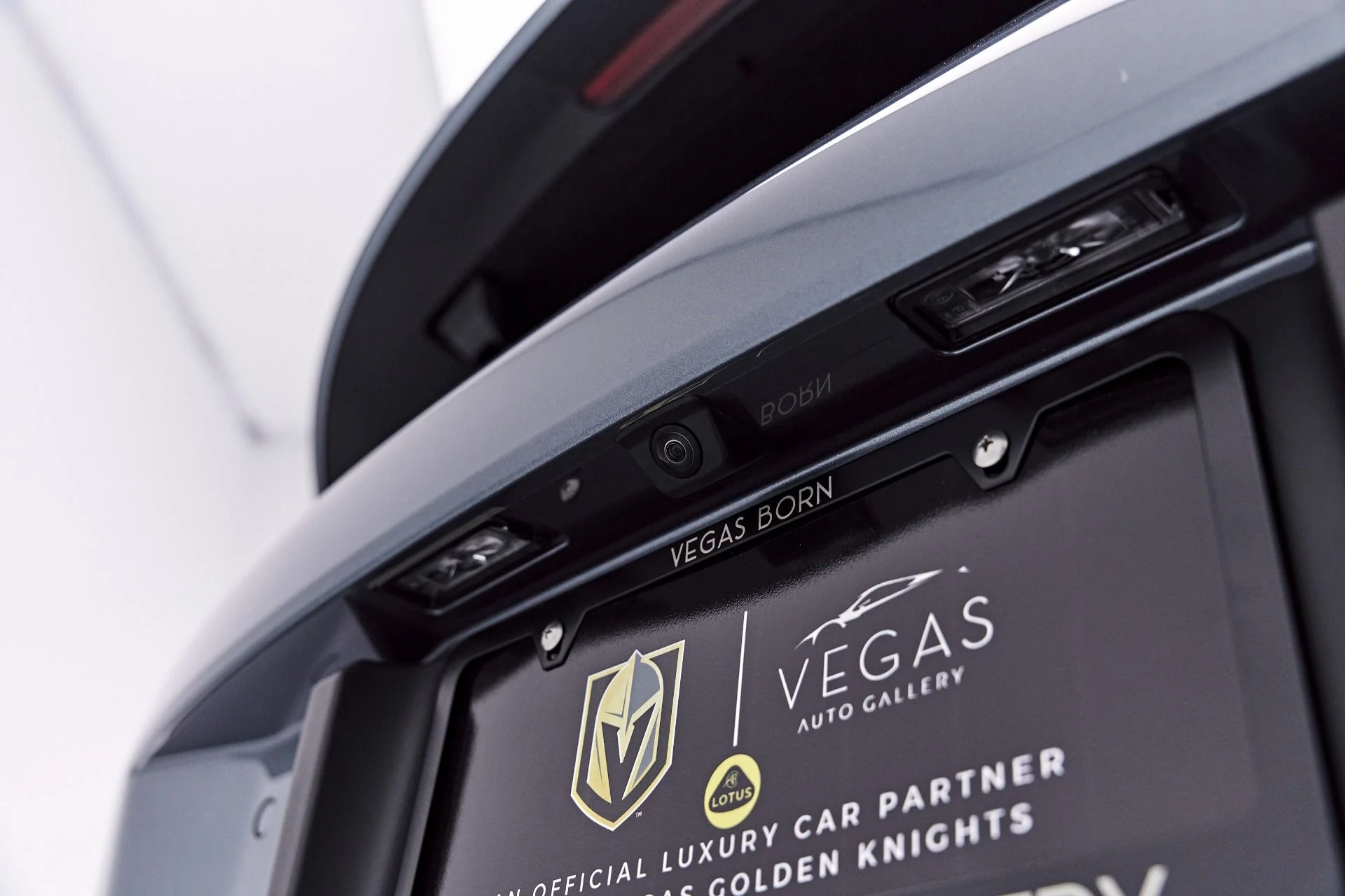 mph034_3675758432_Used_2025_Porsche_911_Carrera_1777504785_3d9c7fc3bf