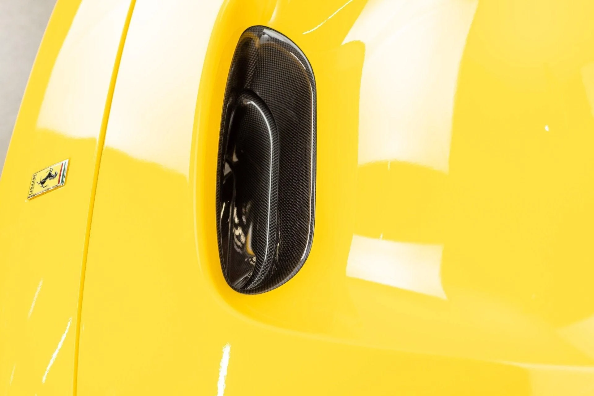 mph034_3687135342_Used_2021_Ferrari_F8_Spider_1778334409_0857cbc6ac