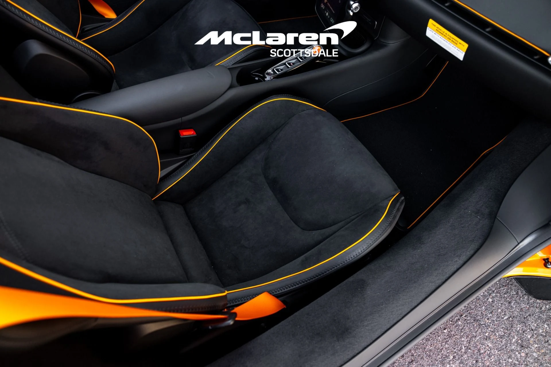 mph034_3690567833_Used_2025_MCLAREN_ARTURA_1724732382_c8c9079f9f