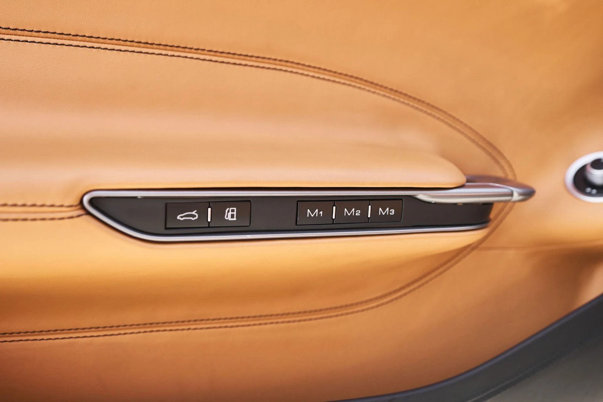 mph034_3701302957_Used_2018_Ferrari_GTC_4_Lusso_V12_1764210166_010378acac