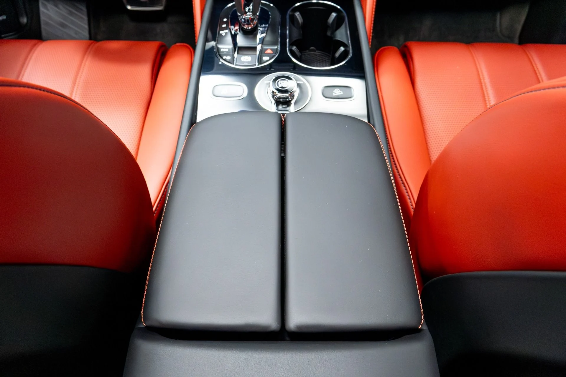 mph034_3709175765_Used_2020_Bentley_Bentayga_V8_1774292202_b96cac3fc3