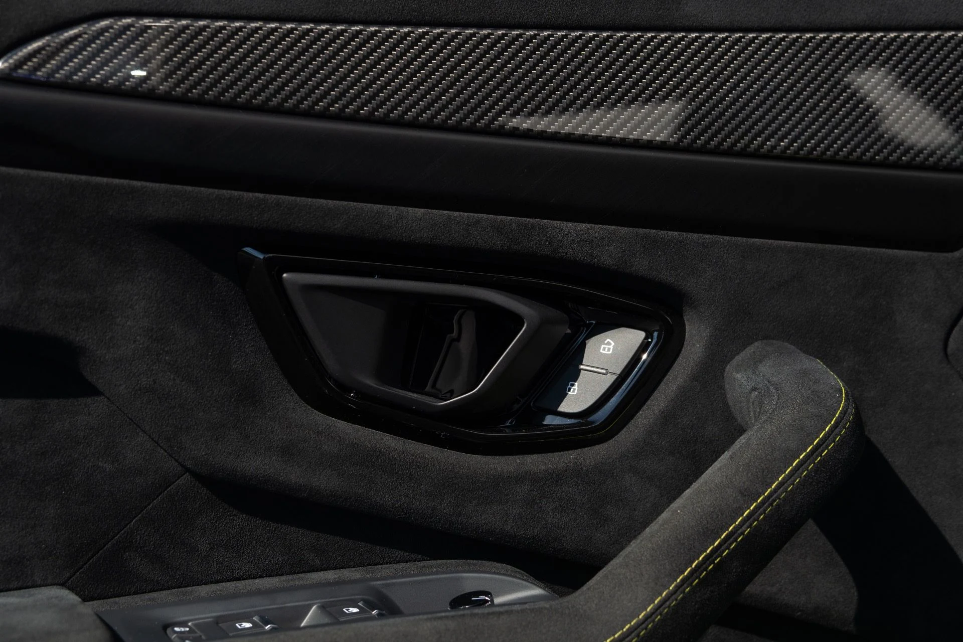 mph034_3716536943_Used_2023_Lamborghini_Urus_Performante_1771690657_7dab4a2283