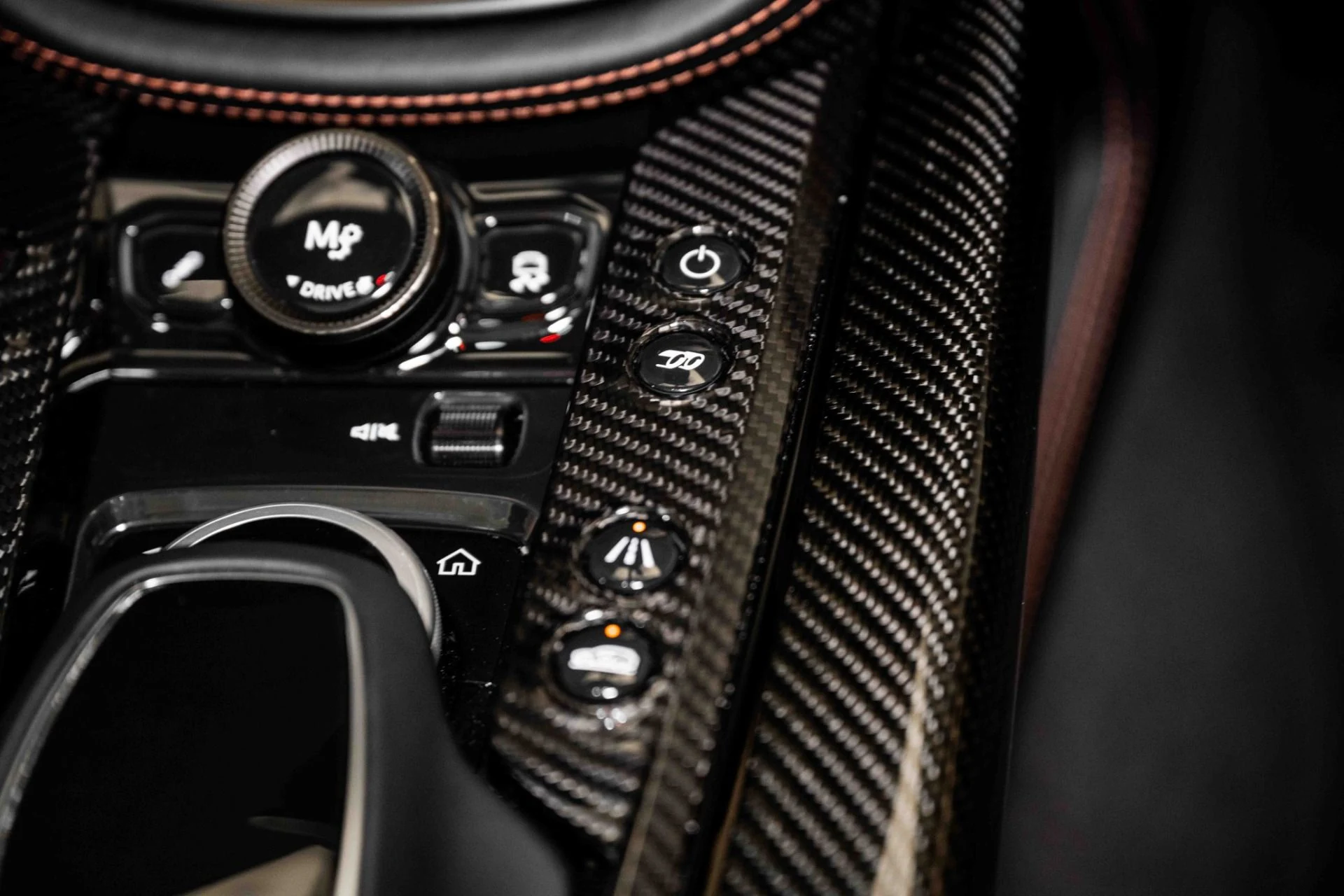 mph034_3740110173_Used_2023_Aston_Martin_DBX_707_1729954912_a053e95975