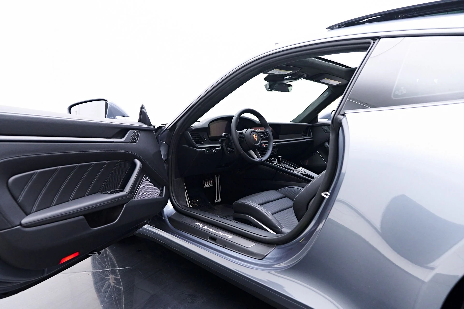 mph034_3745363934_Used_2025_Porsche_911_Carrera_4_GTS_1755103628_373c058666