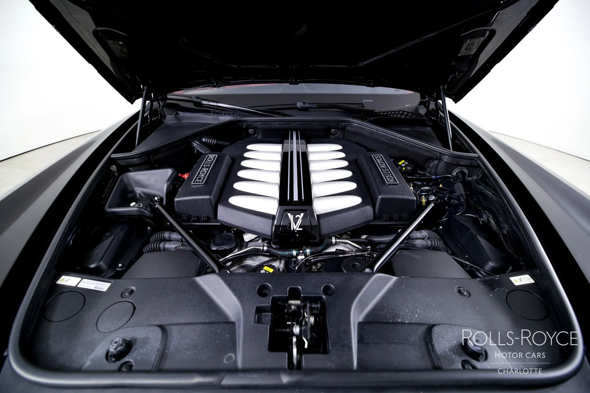 mph034_3749108337_Used_2014_Rolls_Royce_Ghost_1747161709_ae272a6633