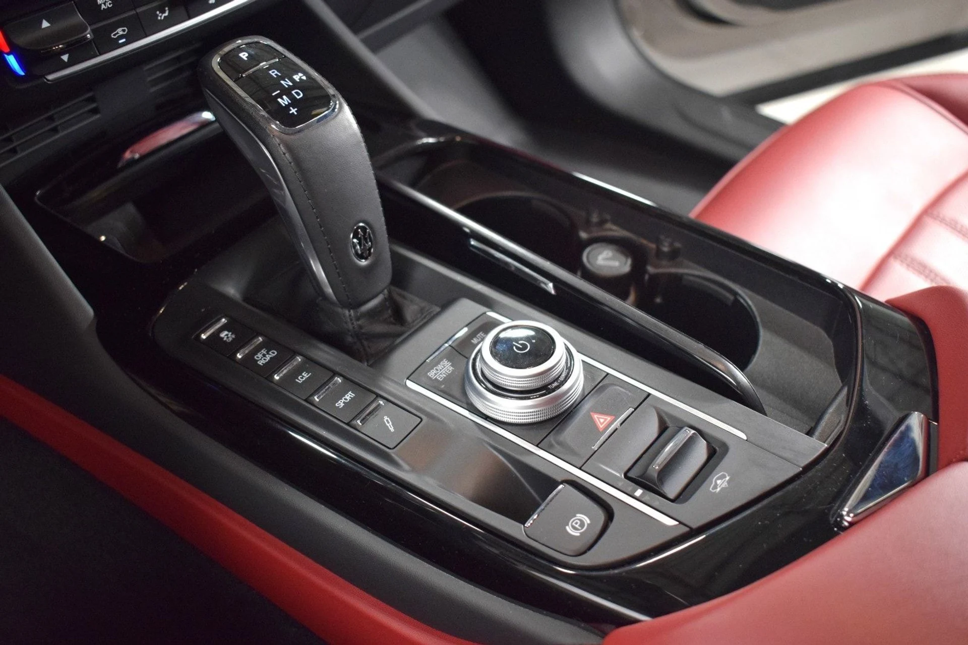 mph034_375485712_65d0fa0126eac66d411ea9aa9ca56d26x_1975675392